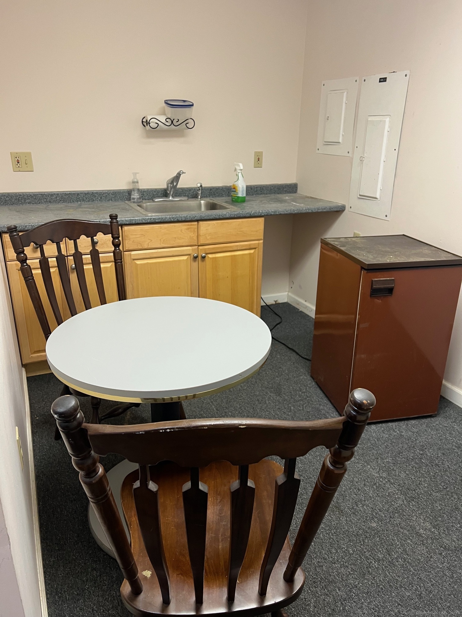 402 Thames Street Property Photo 8