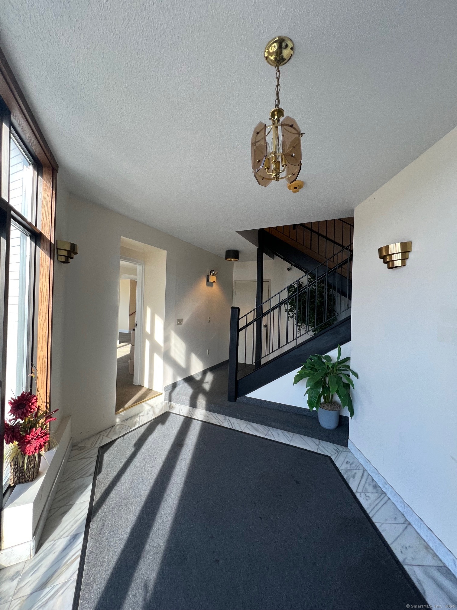 402 Thames Street Property Photo 10