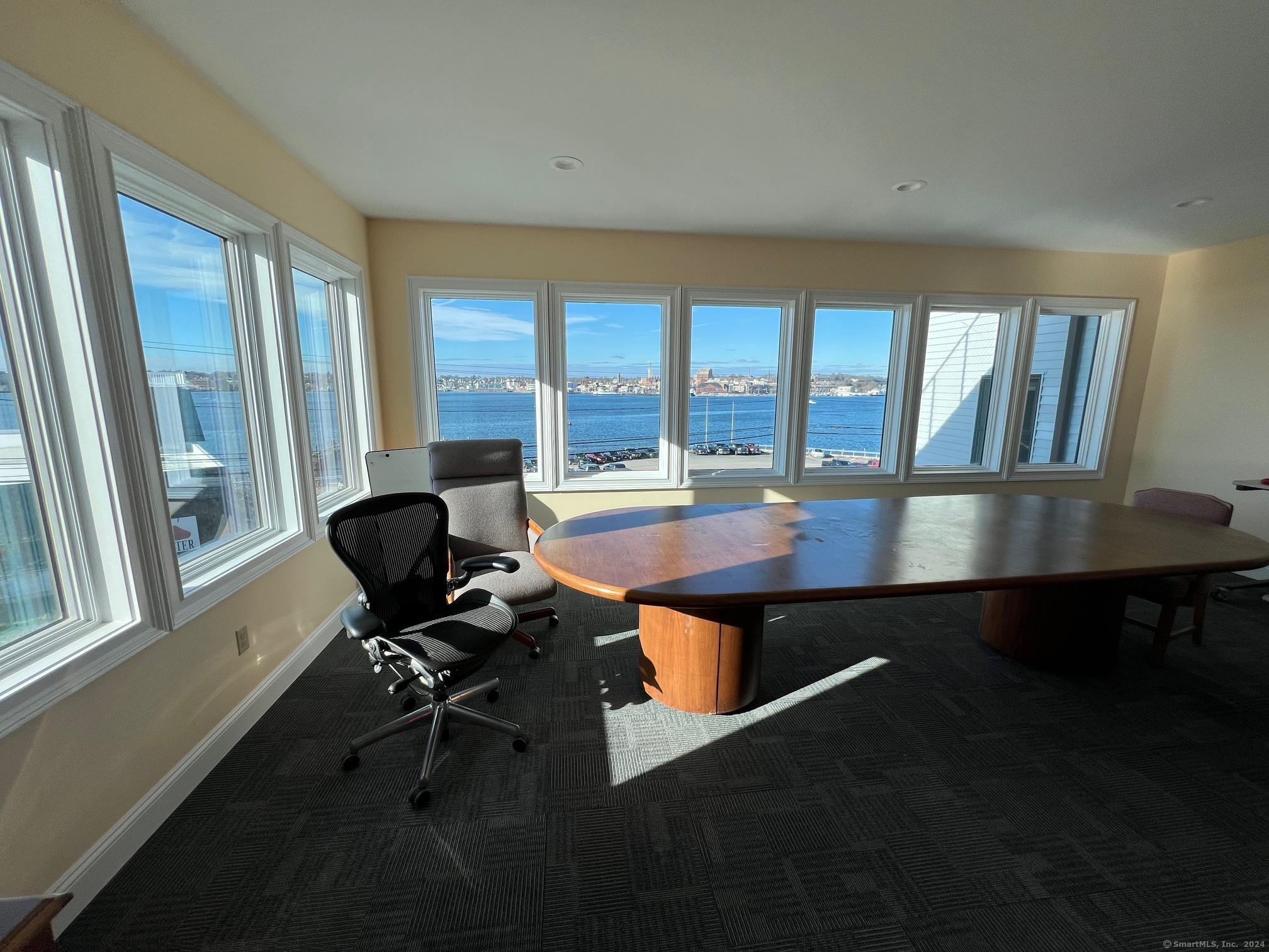 402 Thames Street Property Photo 12