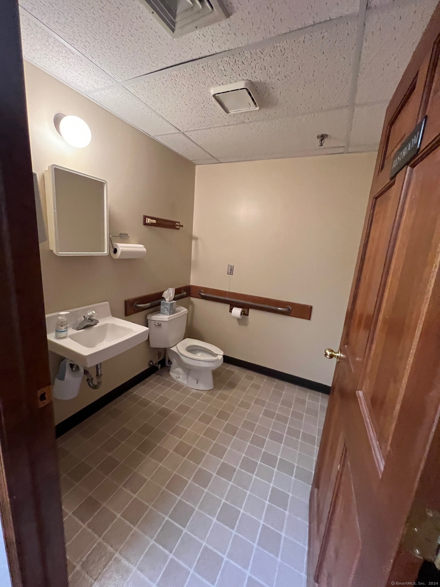 402 Thames Street Property Photo 17