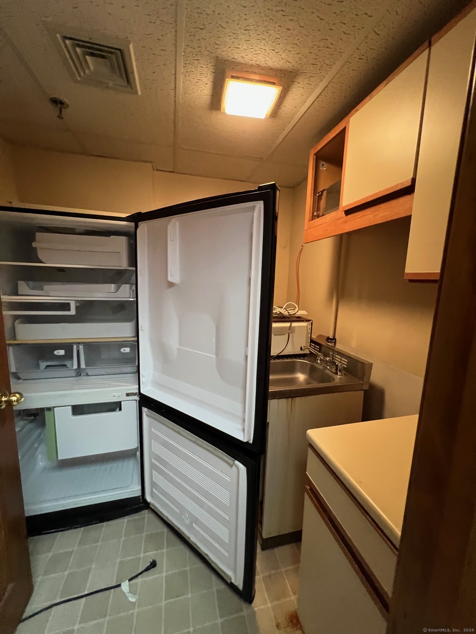 402 Thames Street Property Photo 18