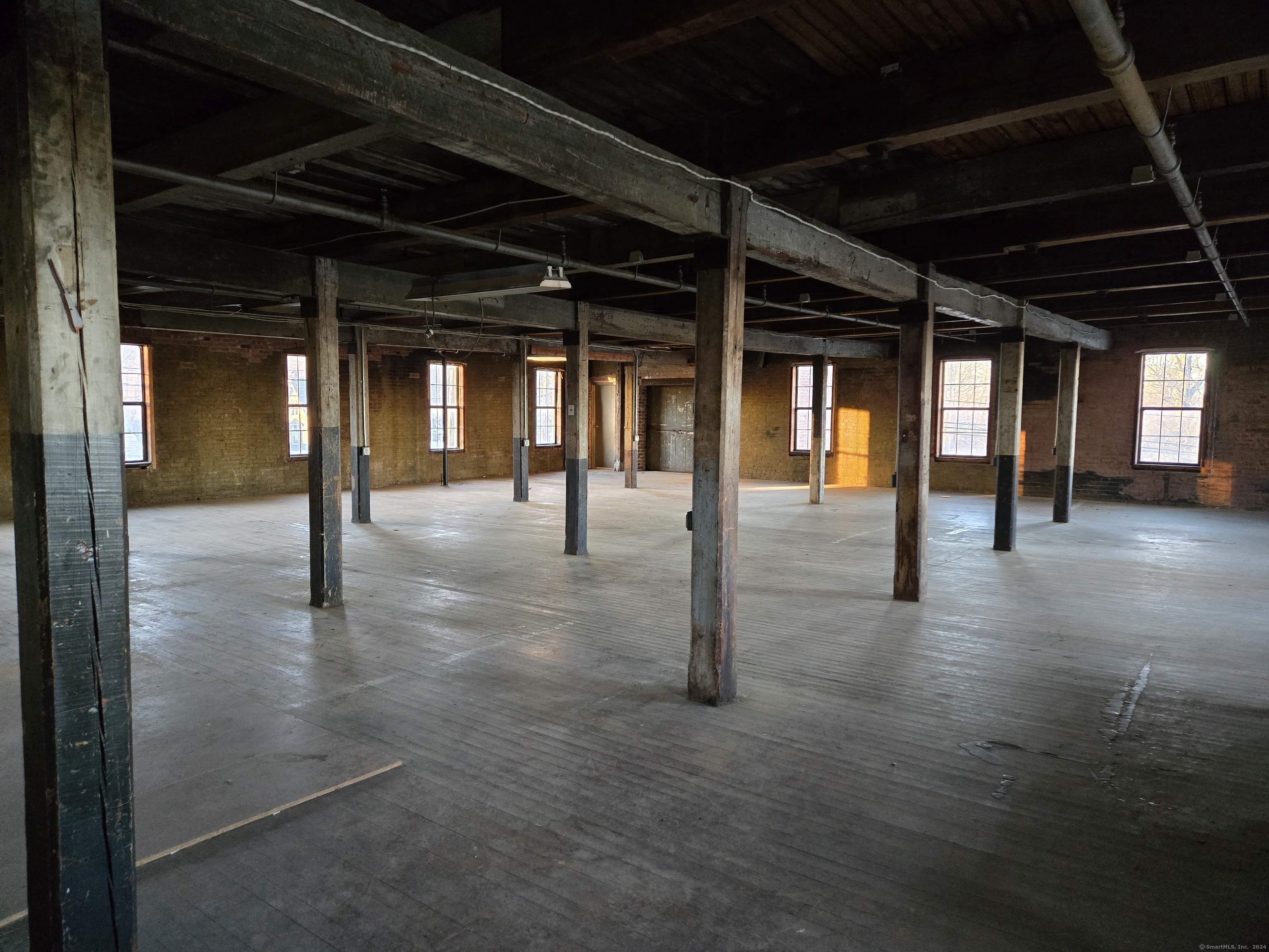 35 Oakland Street Property Photo 28