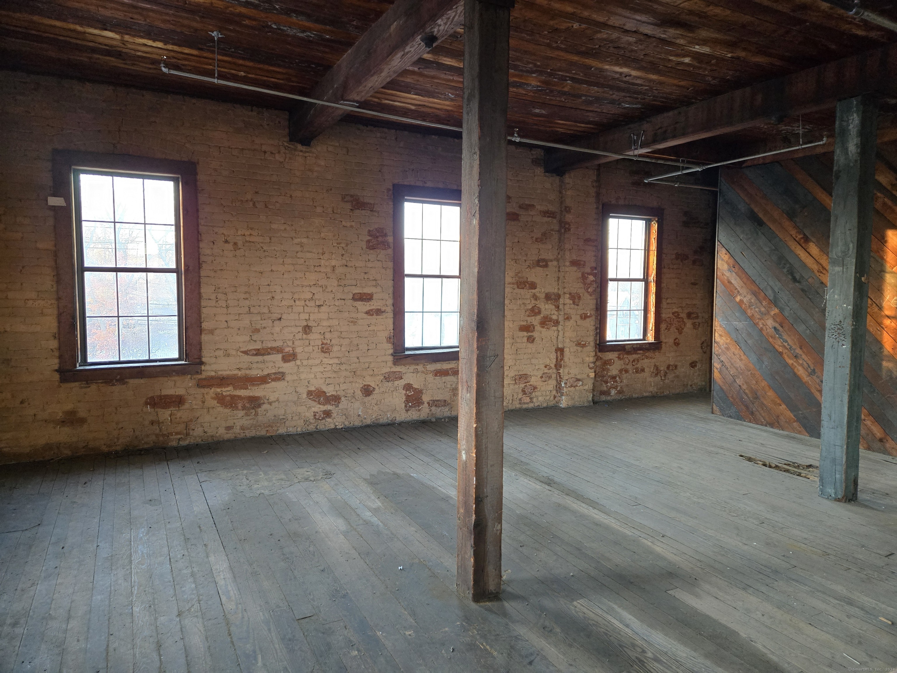 35 Oakland Street Property Photo 29
