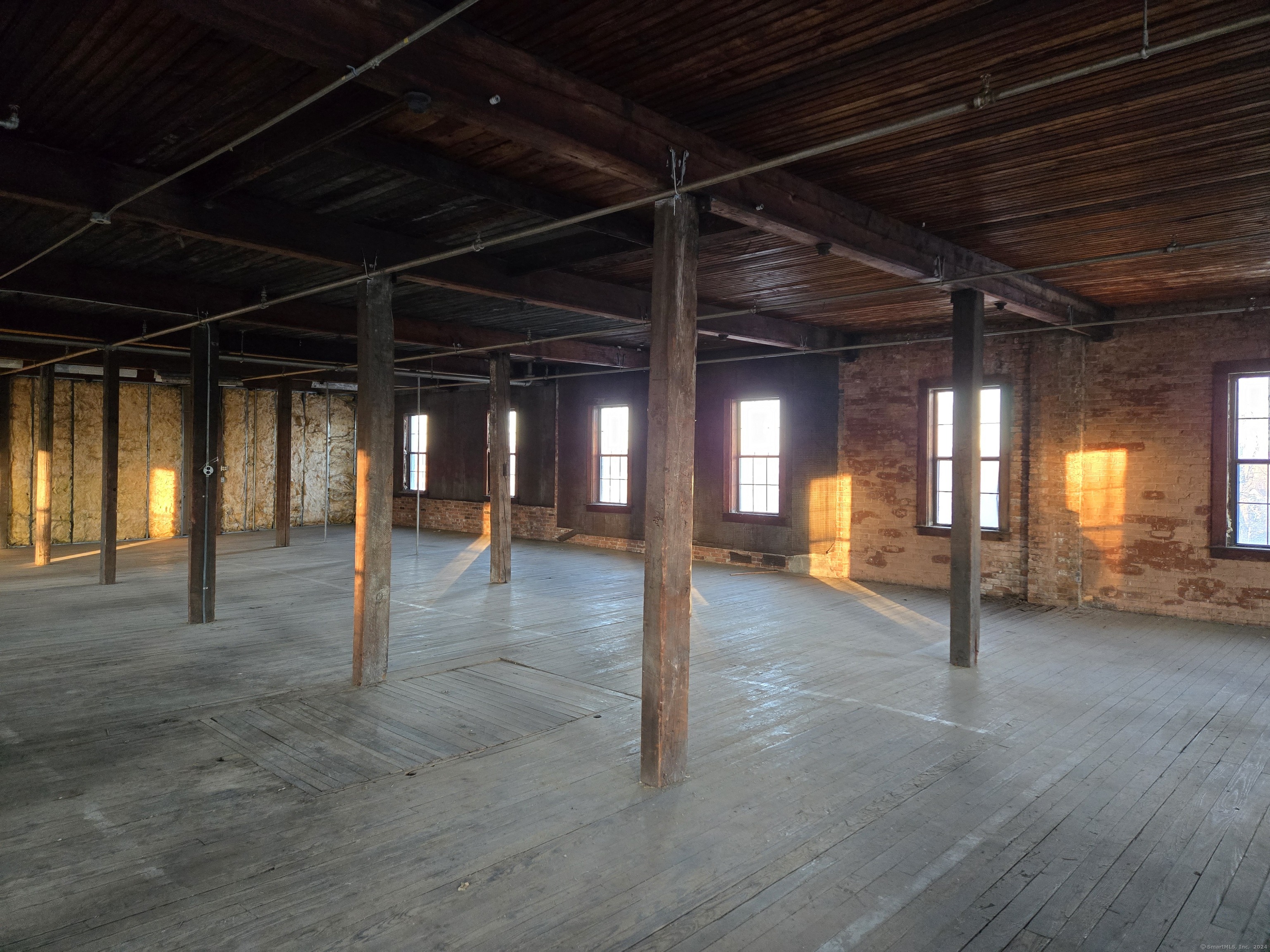 35 Oakland Street Property Photo 32