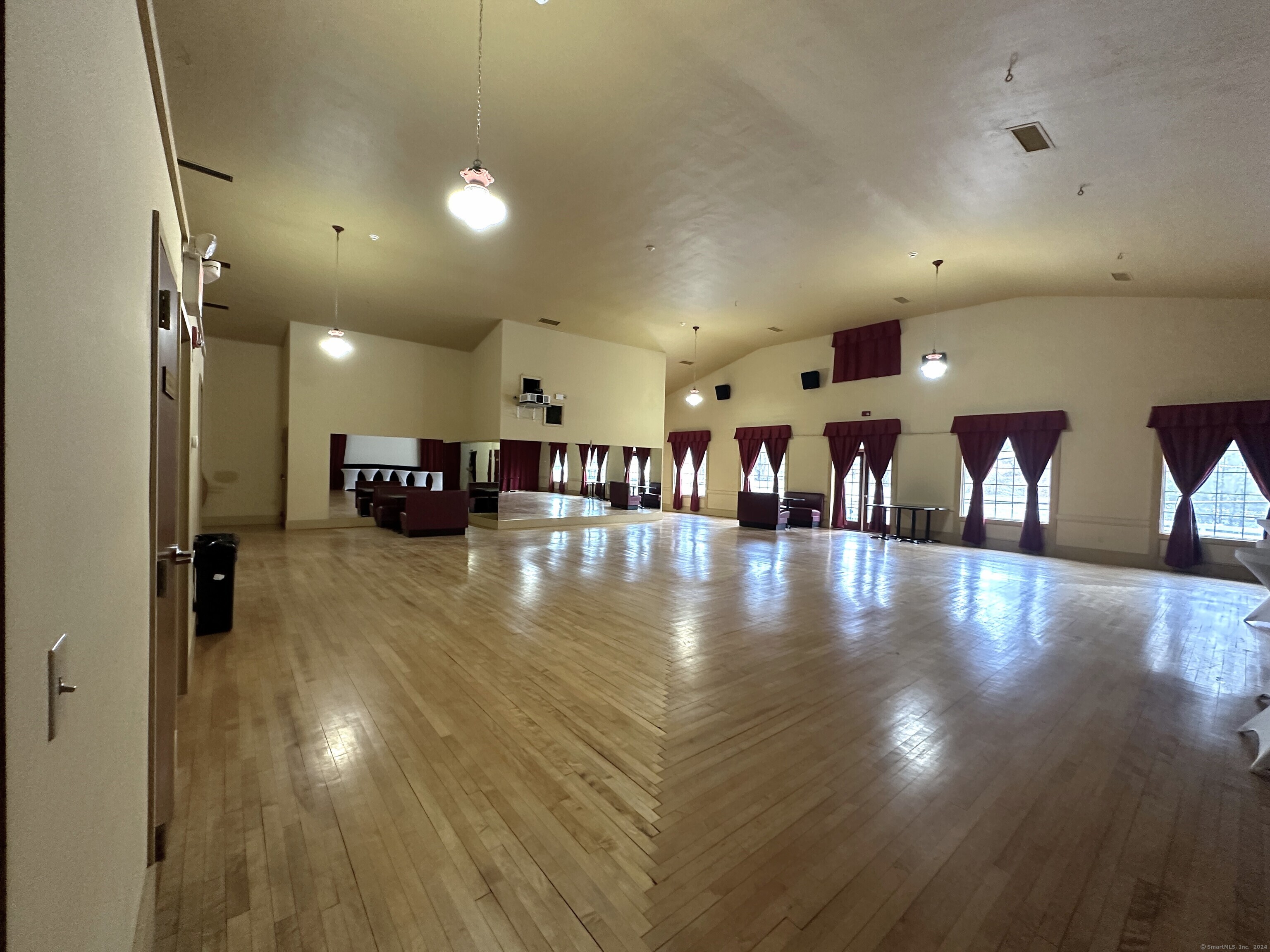 27 Railroad Street Property Photo 4
