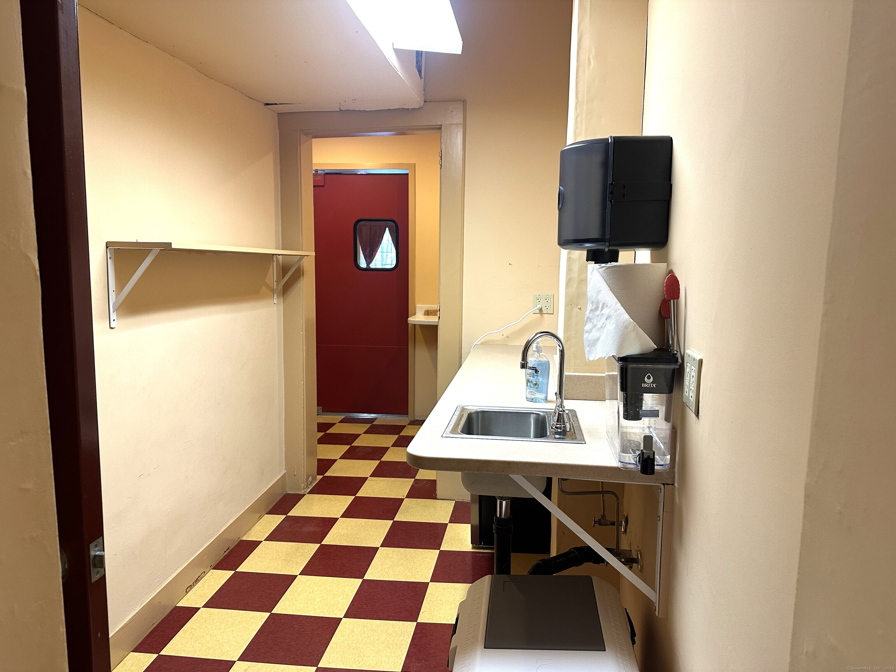 27 Railroad Street Property Photo 6