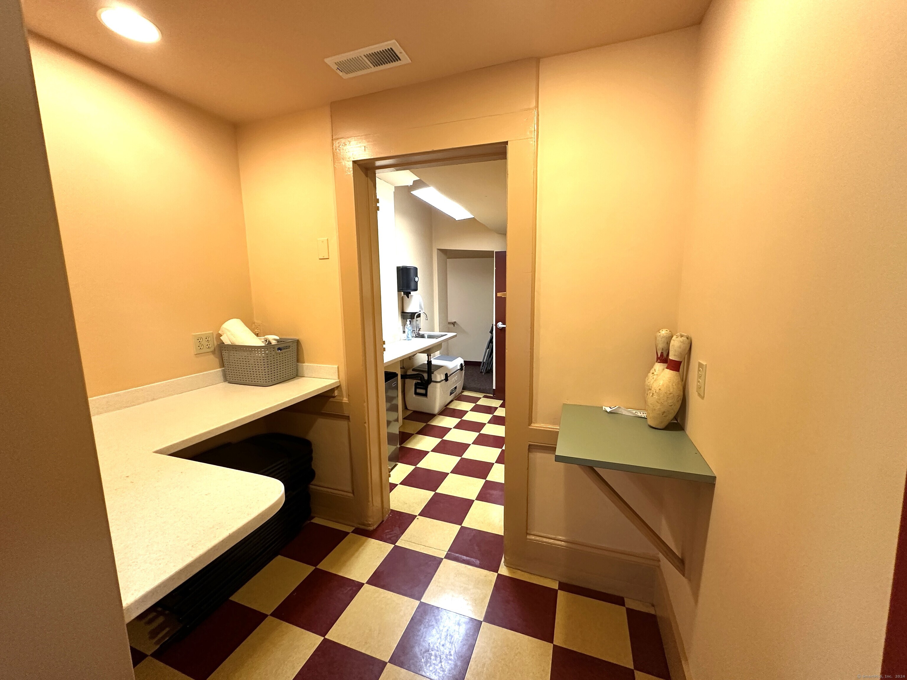 27 Railroad Street Property Photo 7