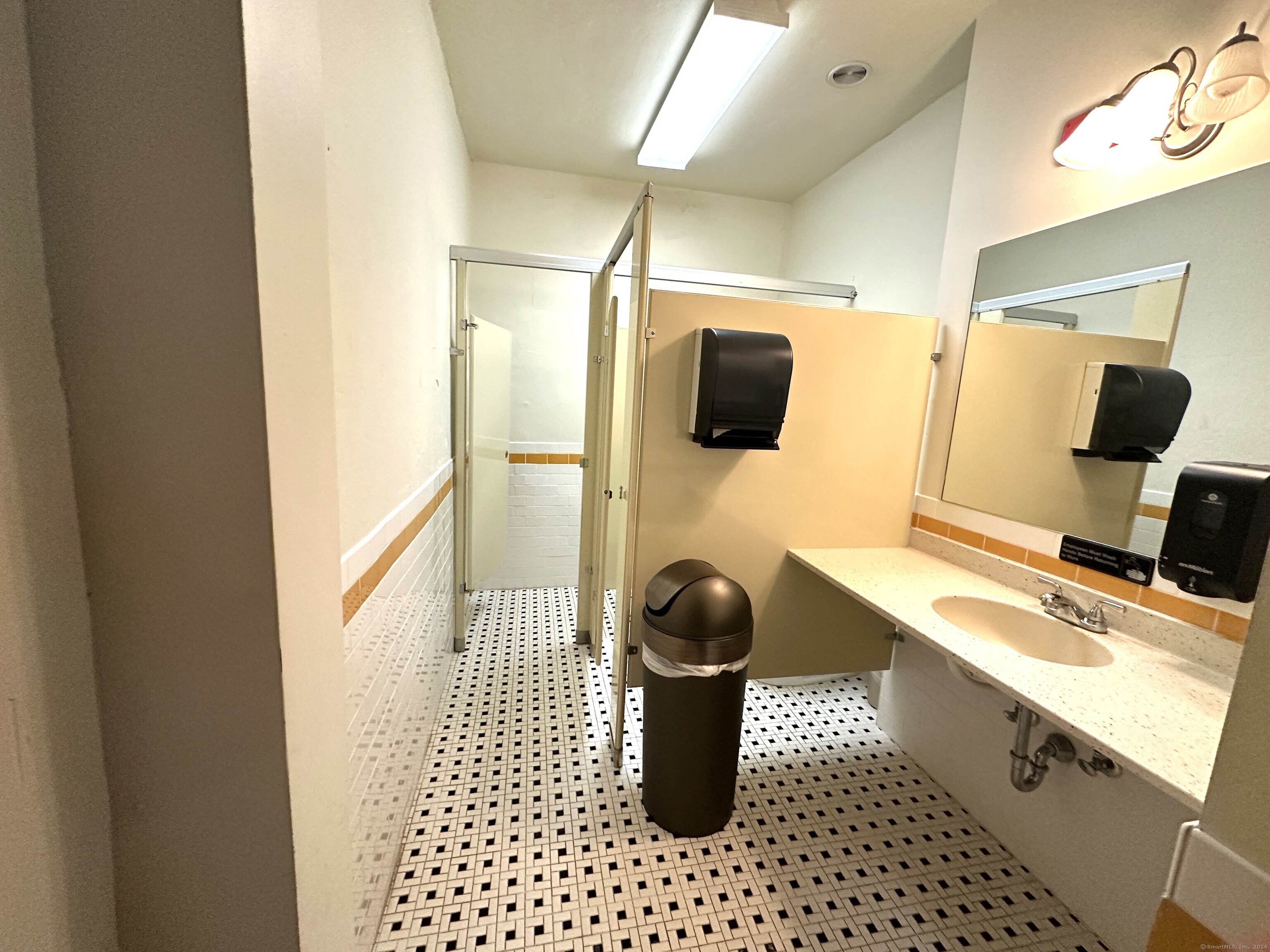 27 Railroad Street Property Photo 8