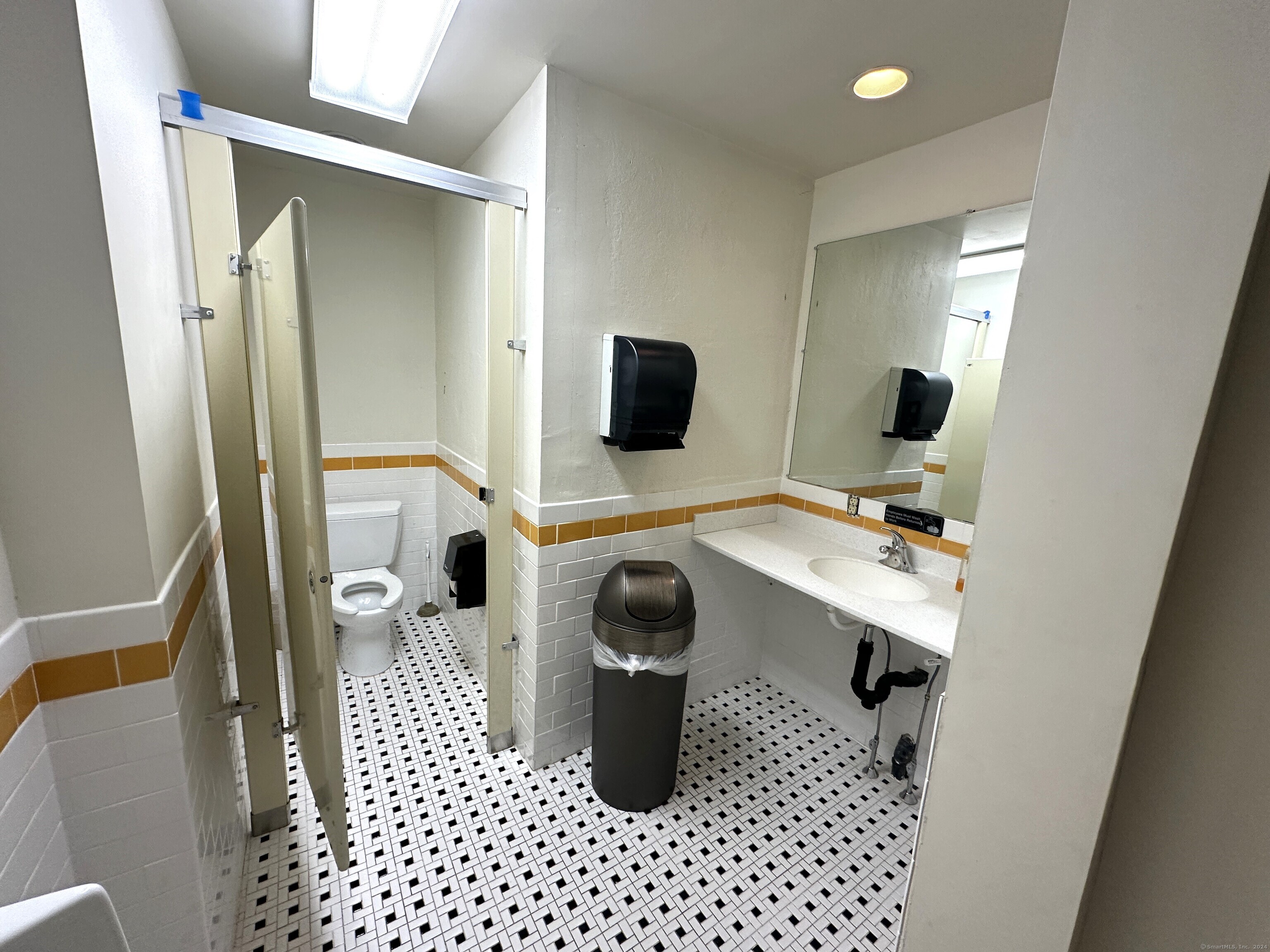 27 Railroad Street Property Photo 9