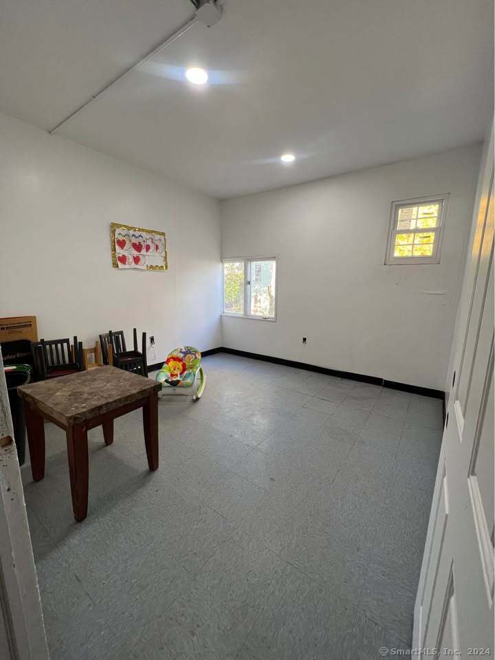 24 Downes Street Property Photo 20