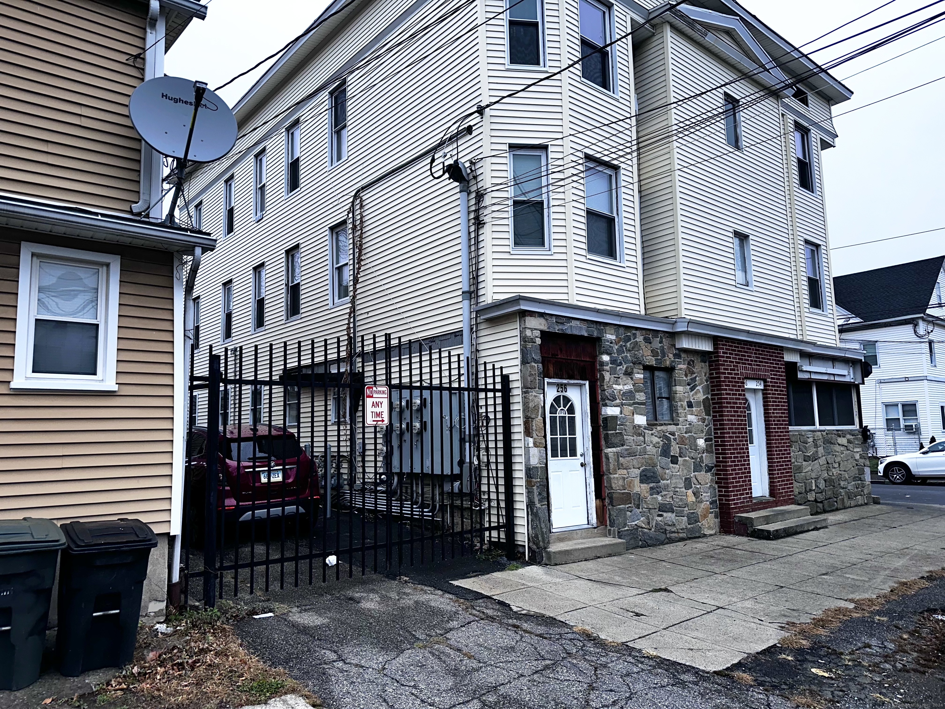 252 Lindley Street Property Photo 3