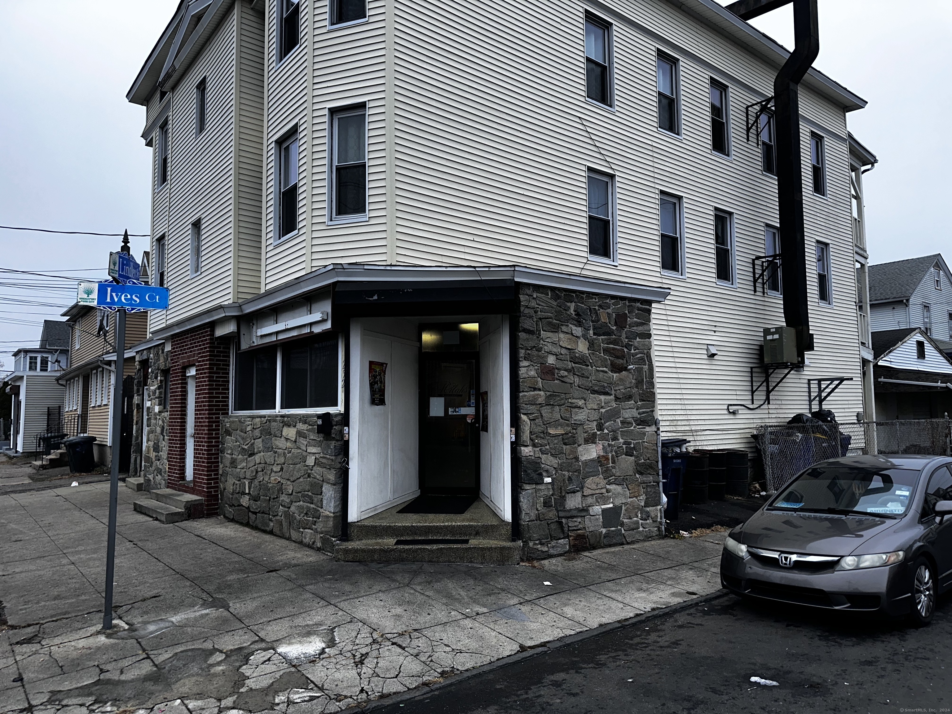 252 Lindley Street Property Photo 4
