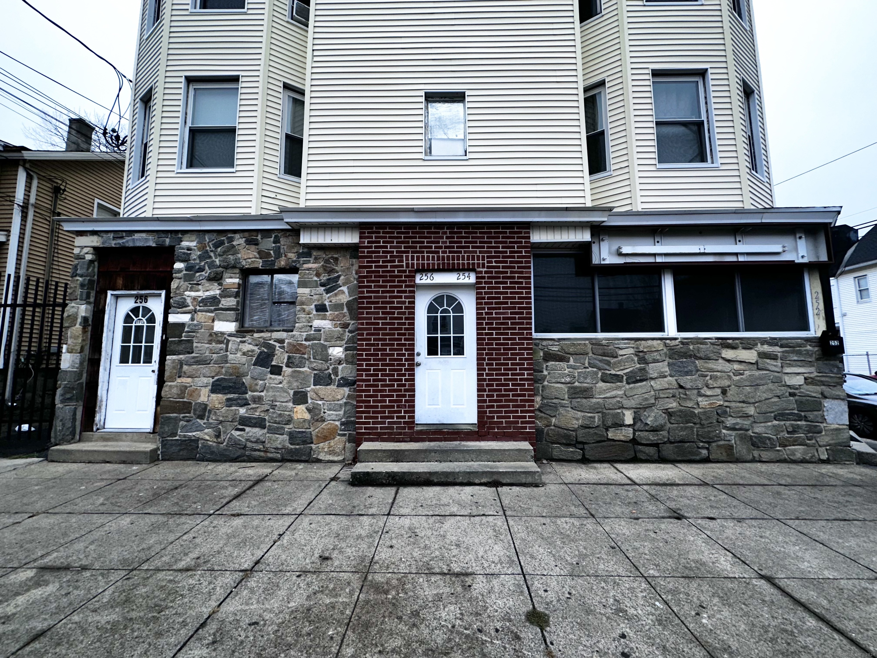 252 Lindley Street Property Photo 5