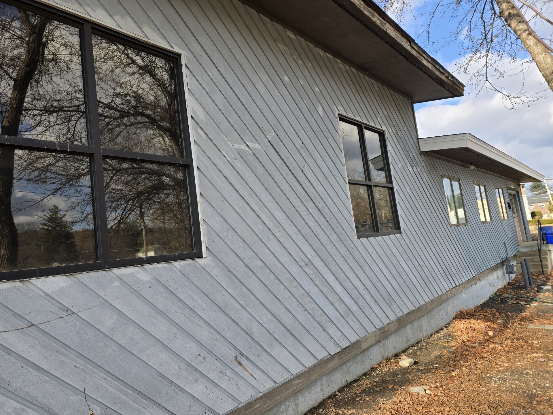 20 River Drive Property Photo 3