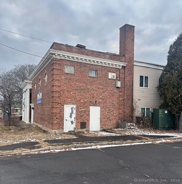 580 Burnside Avenue Property Photo 4
