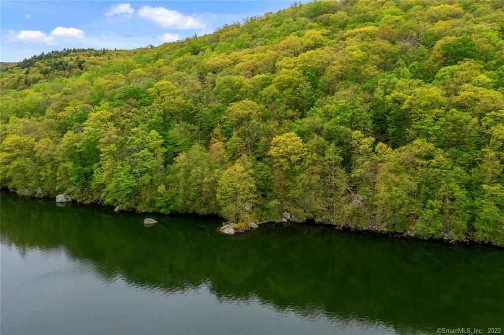 Wagon Wheel Road Property Photo 2