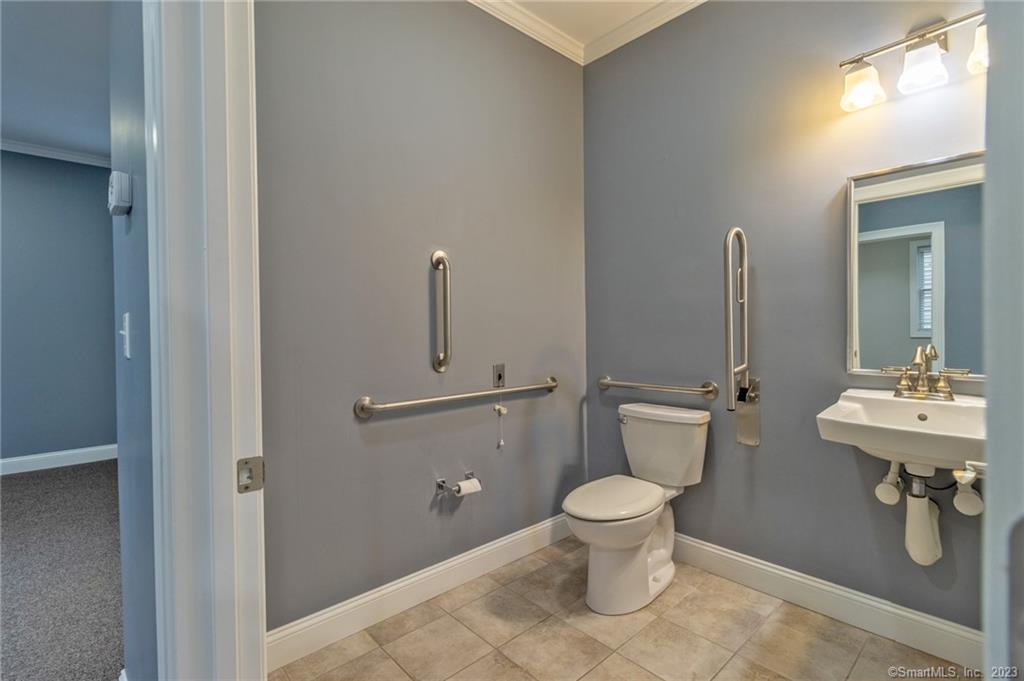 447 Naubuc B Street Property Photo 9