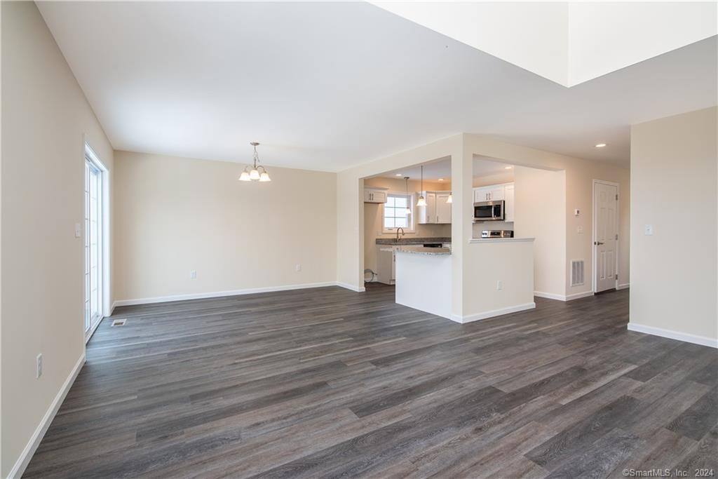 64 Belvedere (broadmoor) Drive Property Photo 8