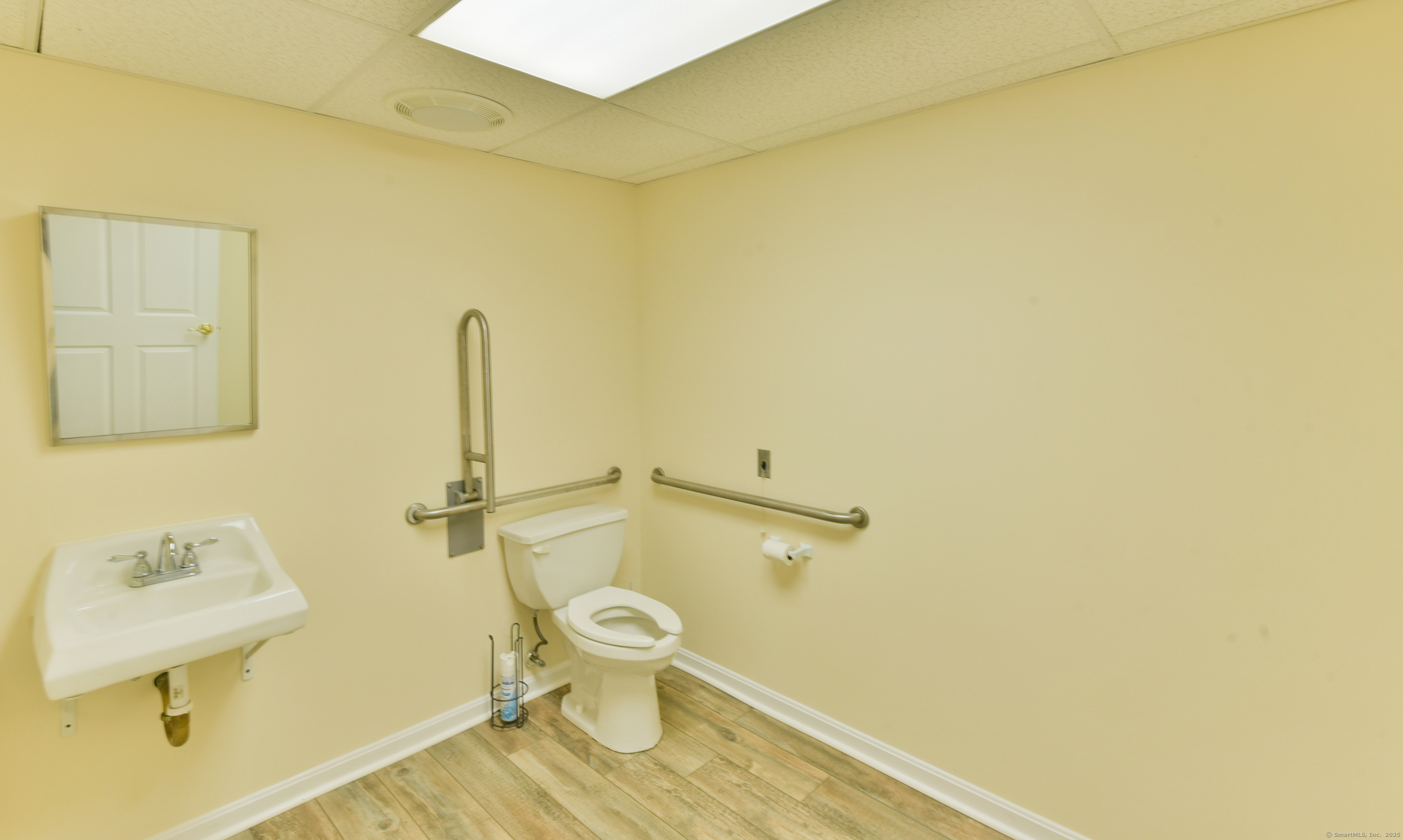 459 - A Thompson Road Property Photo 5
