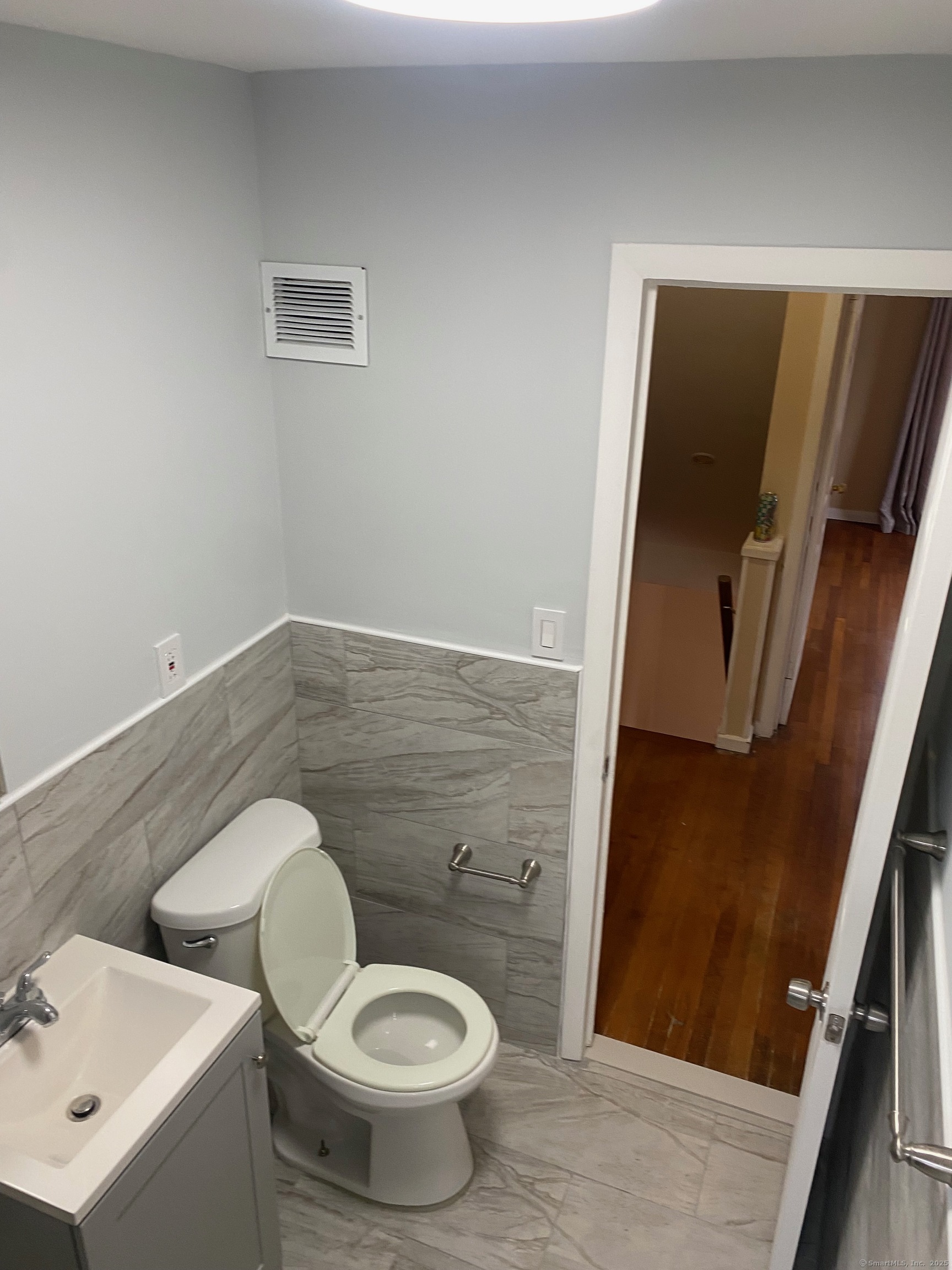 119 Dupont Place Property Photo 6