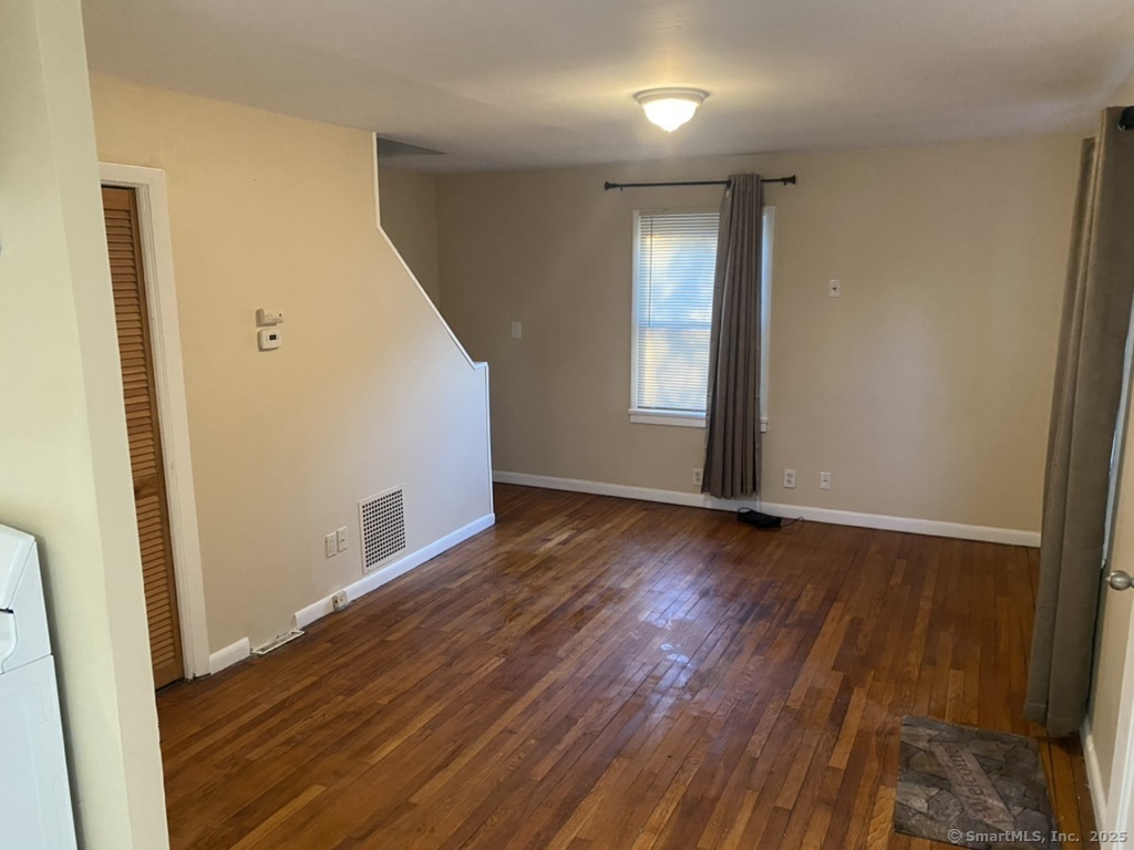 119 Dupont Place Property Photo 8