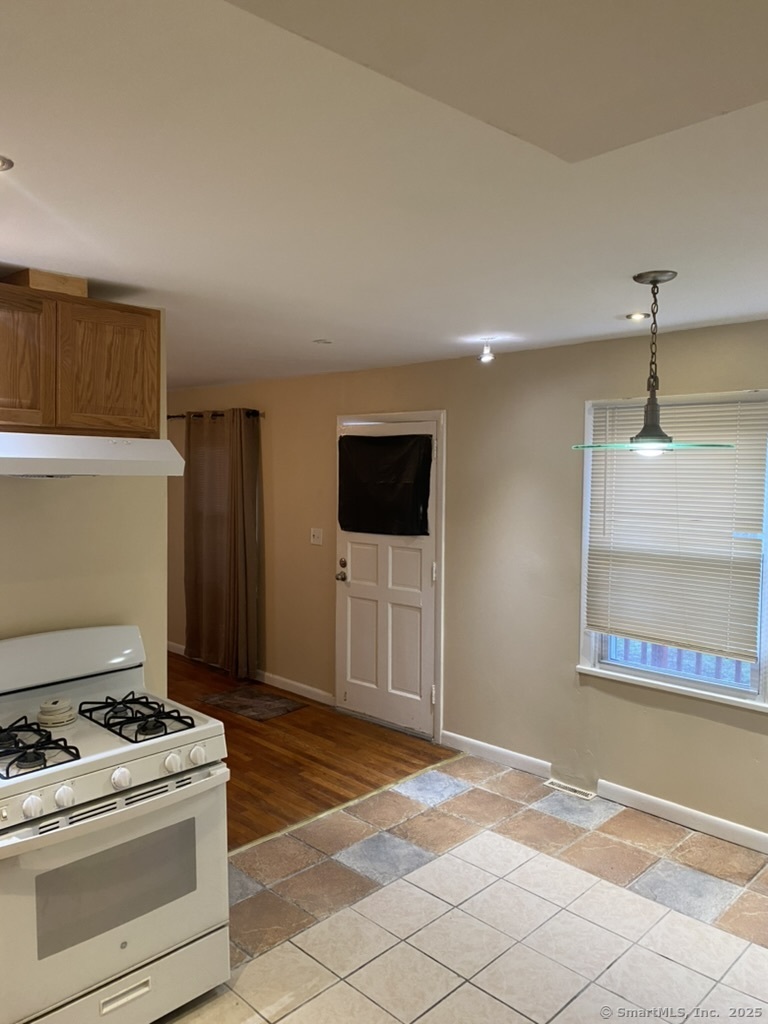 119 Dupont Place Property Photo 9