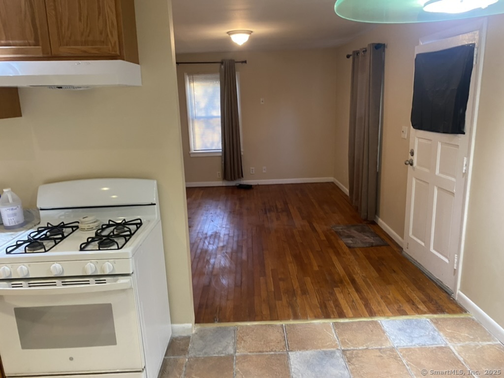 119 Dupont Place Property Photo 10