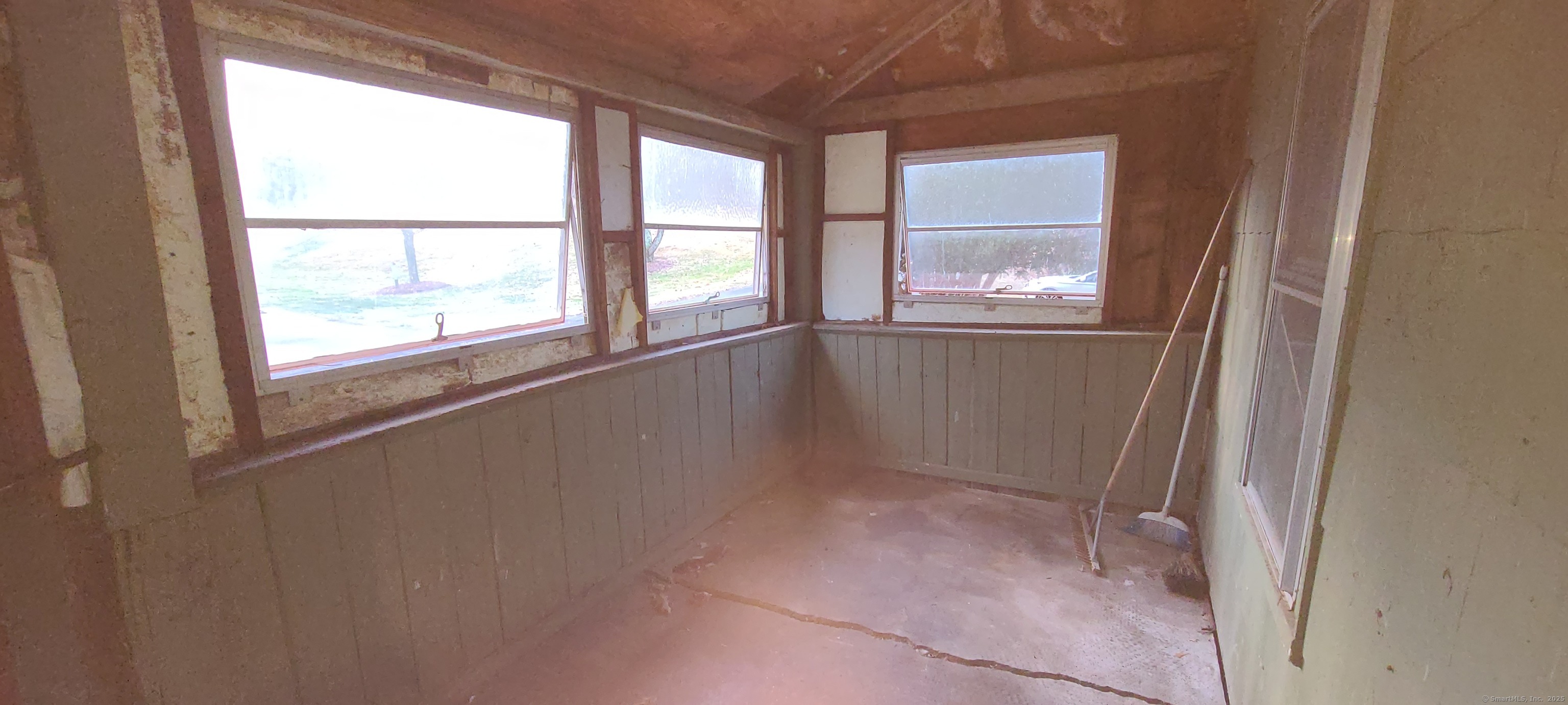16 Loehr Road Property Photo 11