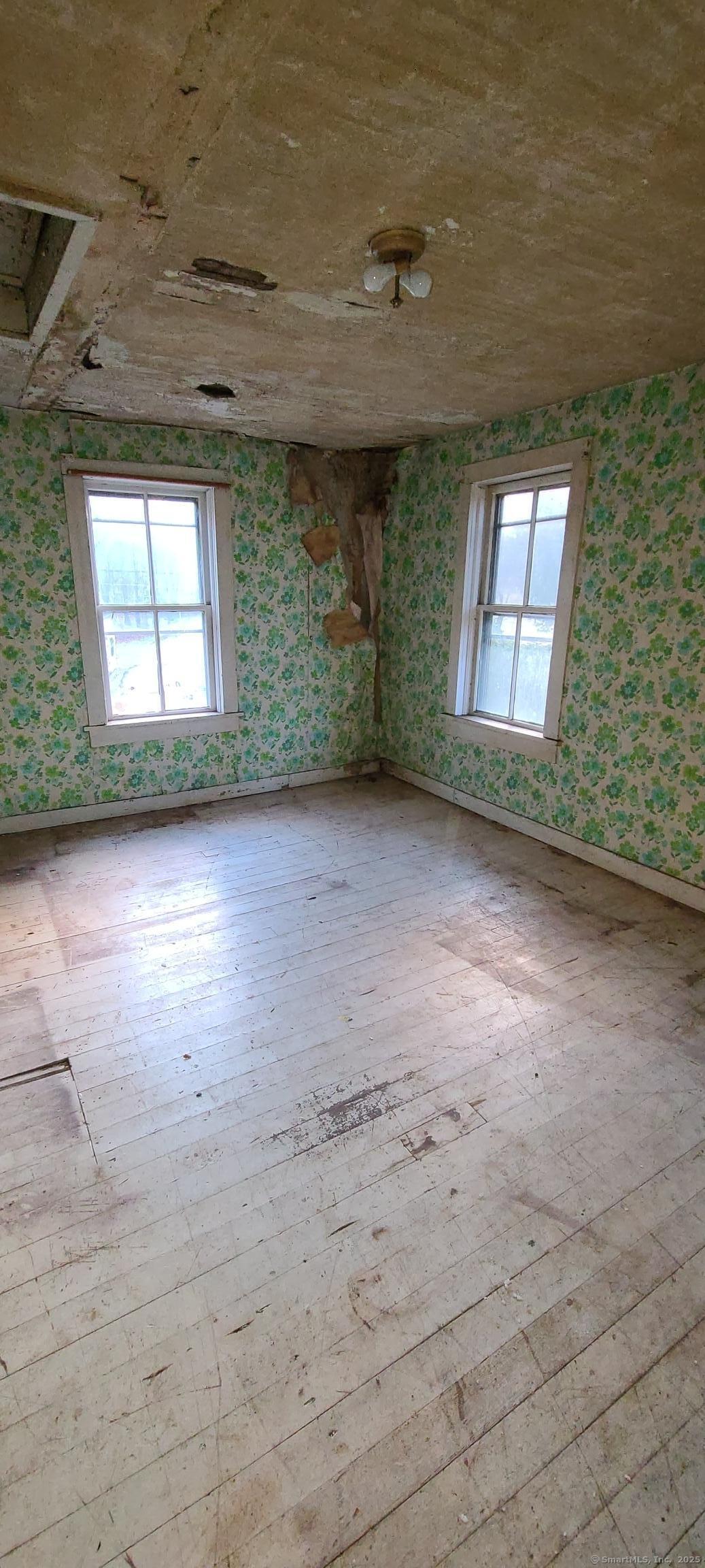 16 Loehr Road Property Photo 12