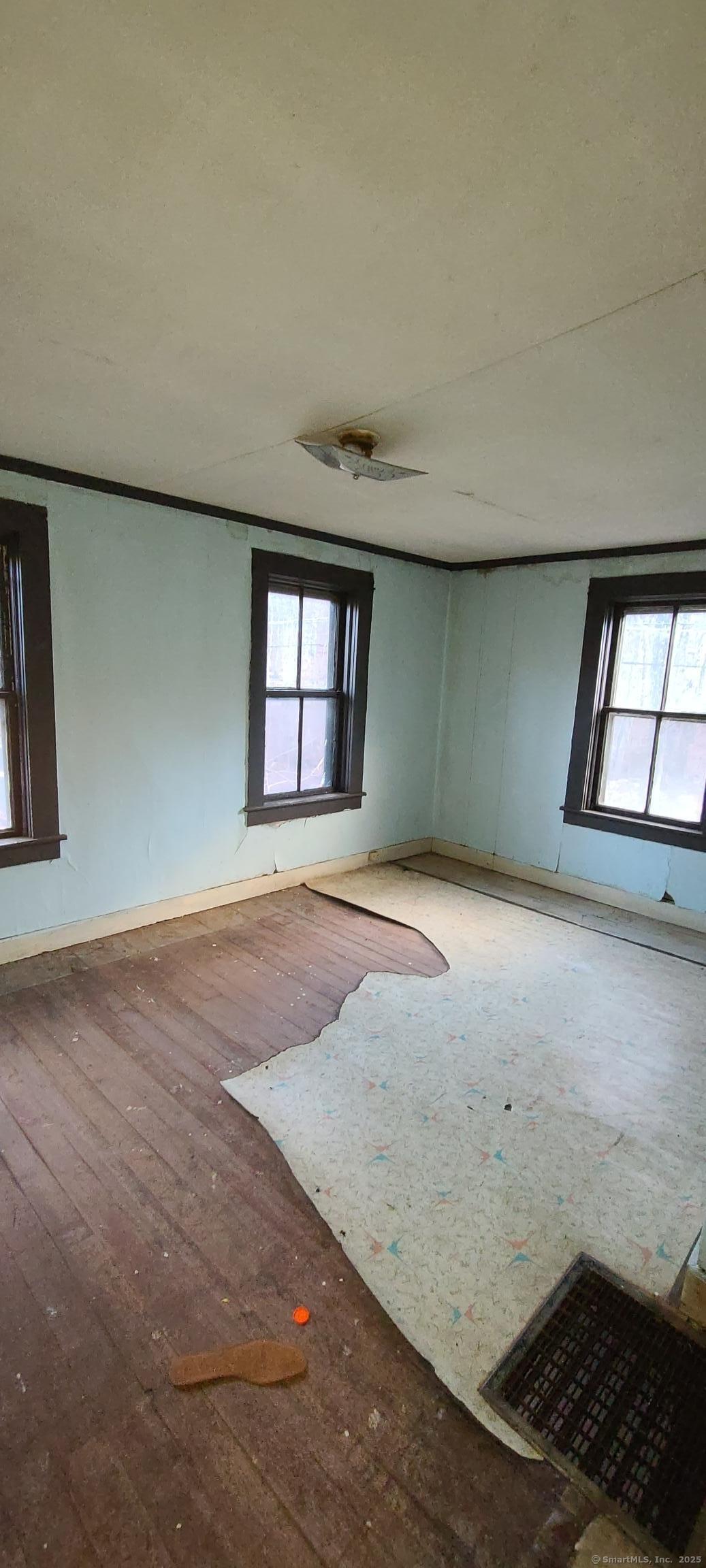 16 Loehr Road Property Photo 14