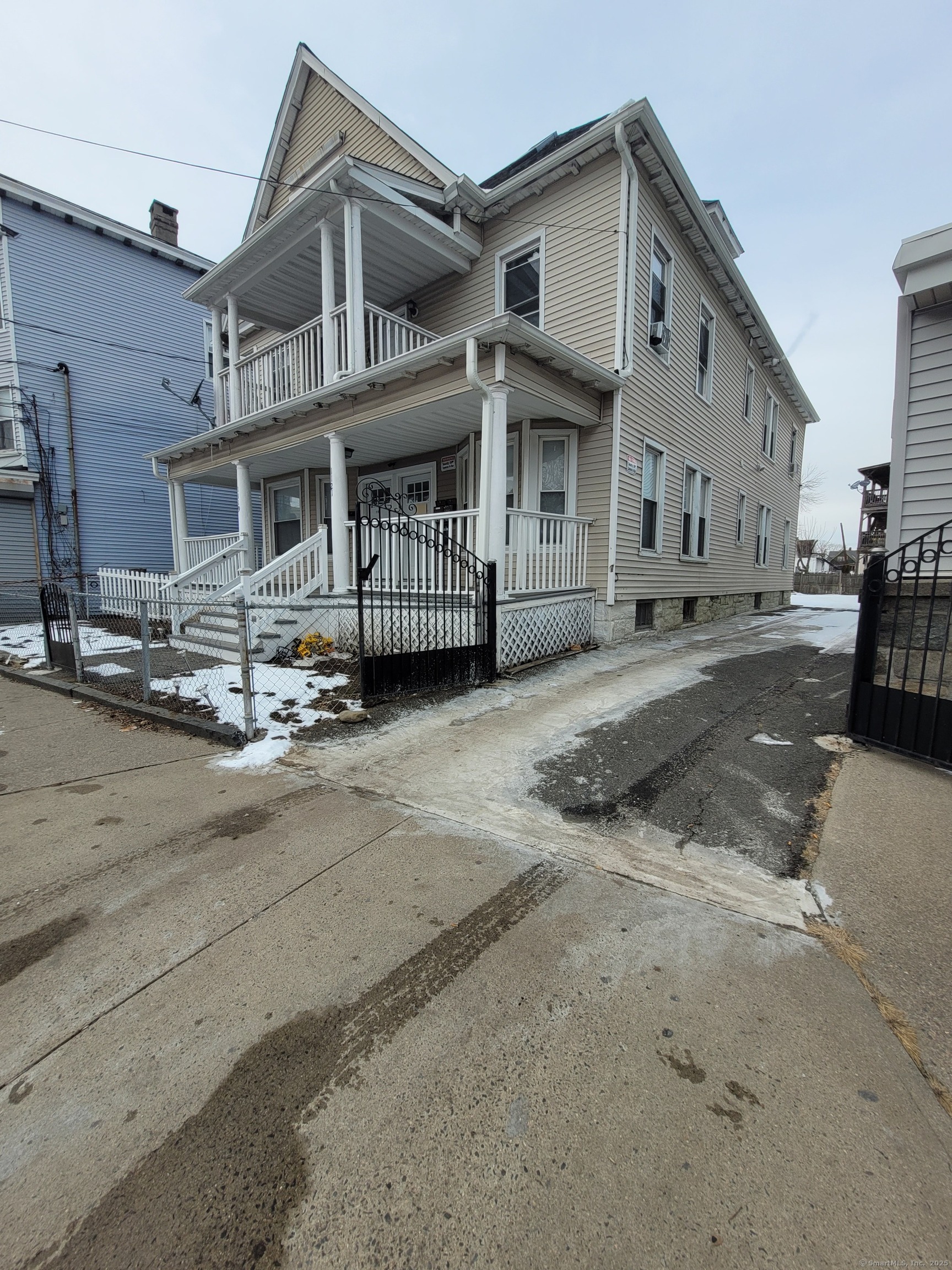 1119 Stratford Avenue Property Photo 1