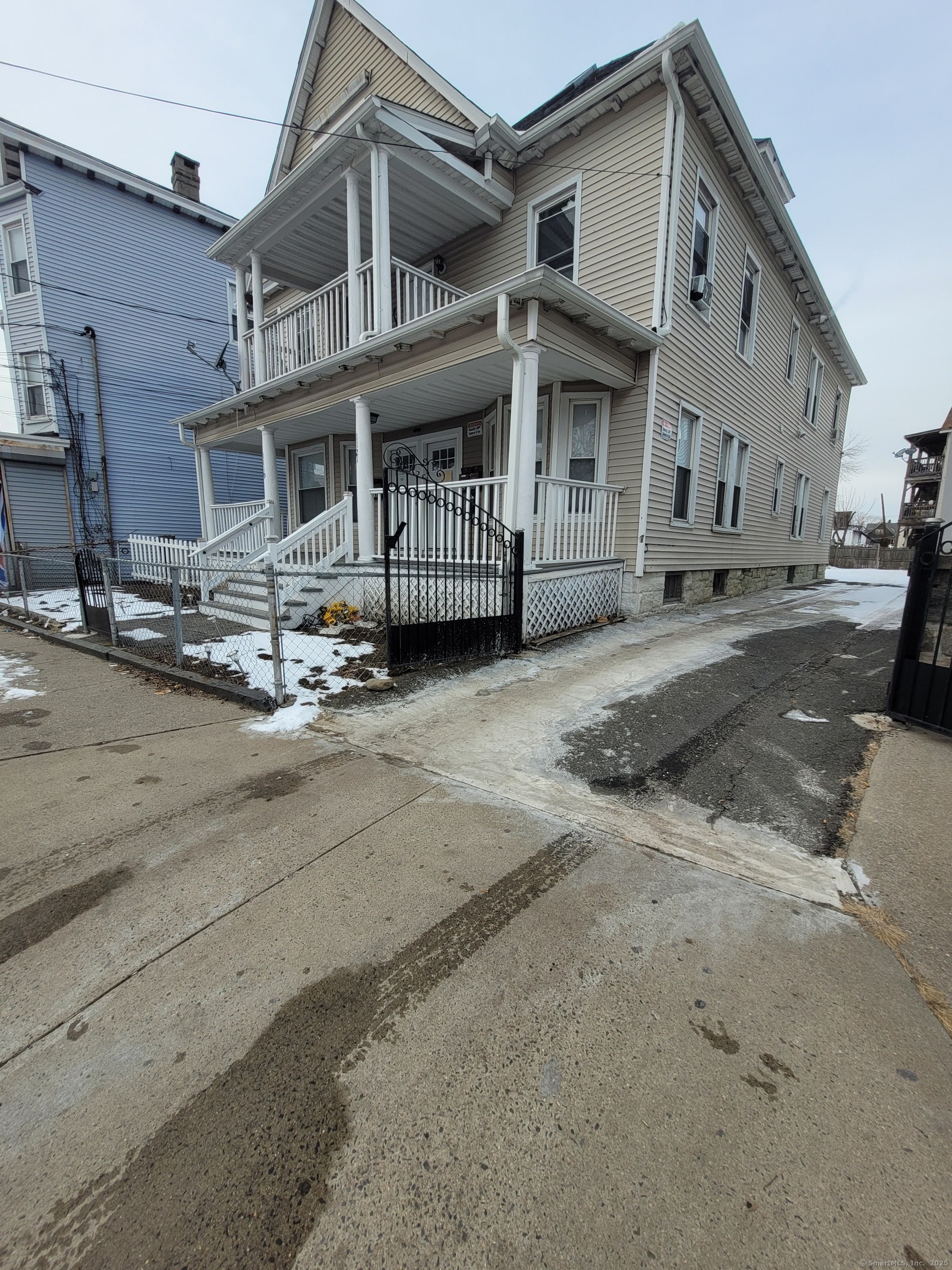 1119 Stratford Avenue Property Photo 2