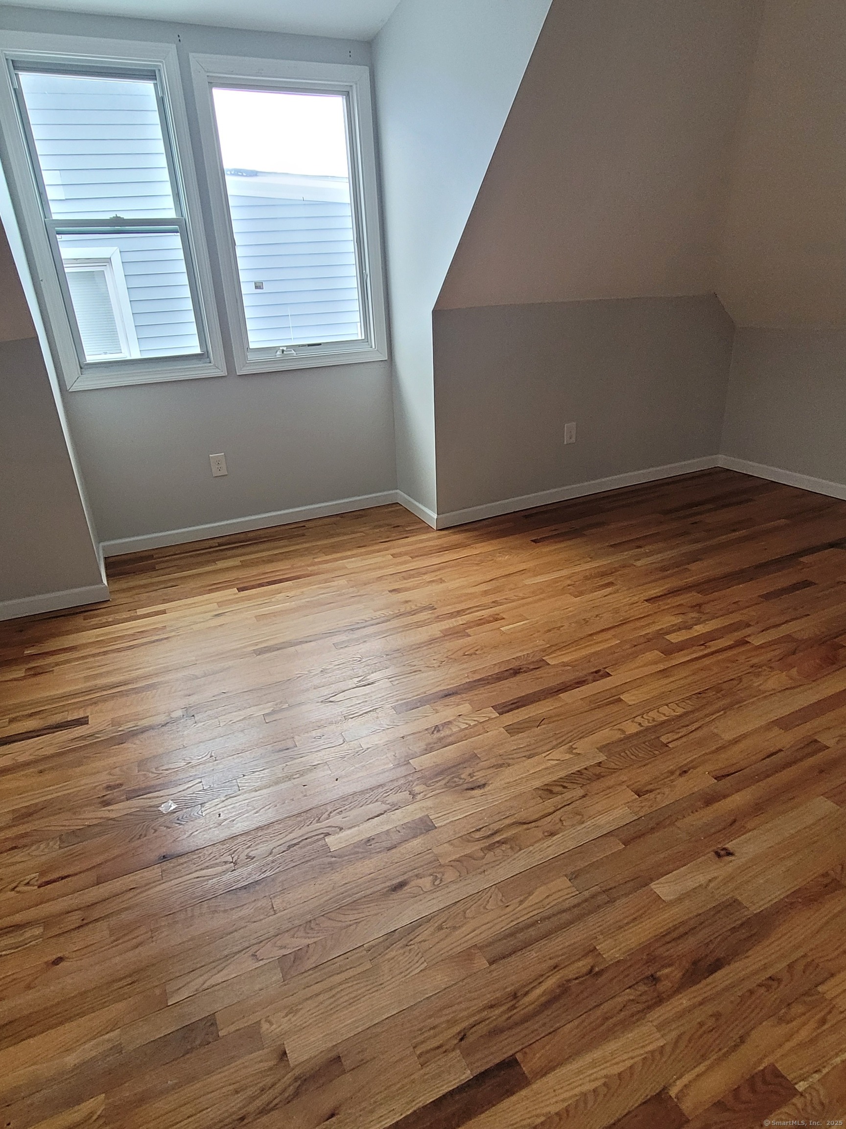 1119 Stratford Avenue Property Photo 3