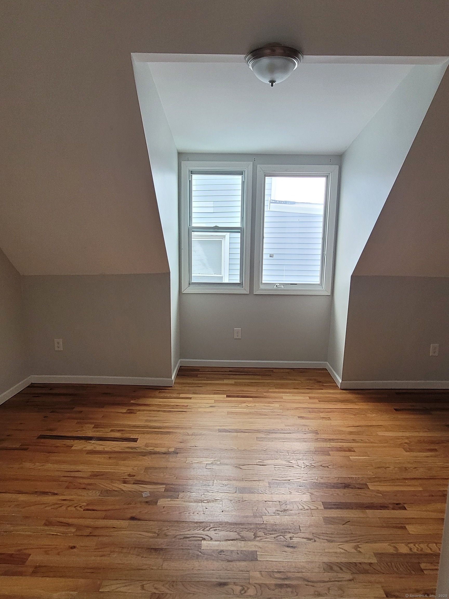 1119 Stratford Avenue Property Photo 4