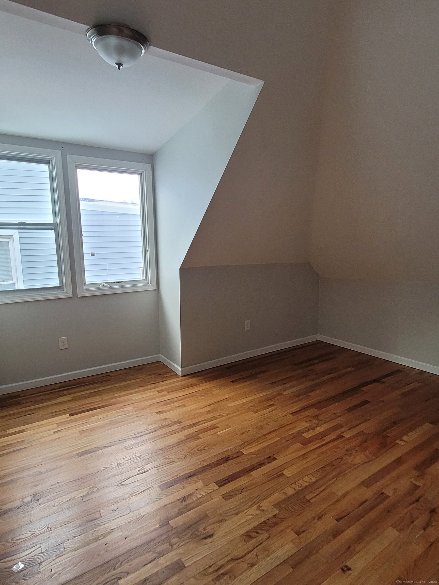 1119 Stratford Avenue Property Photo 5