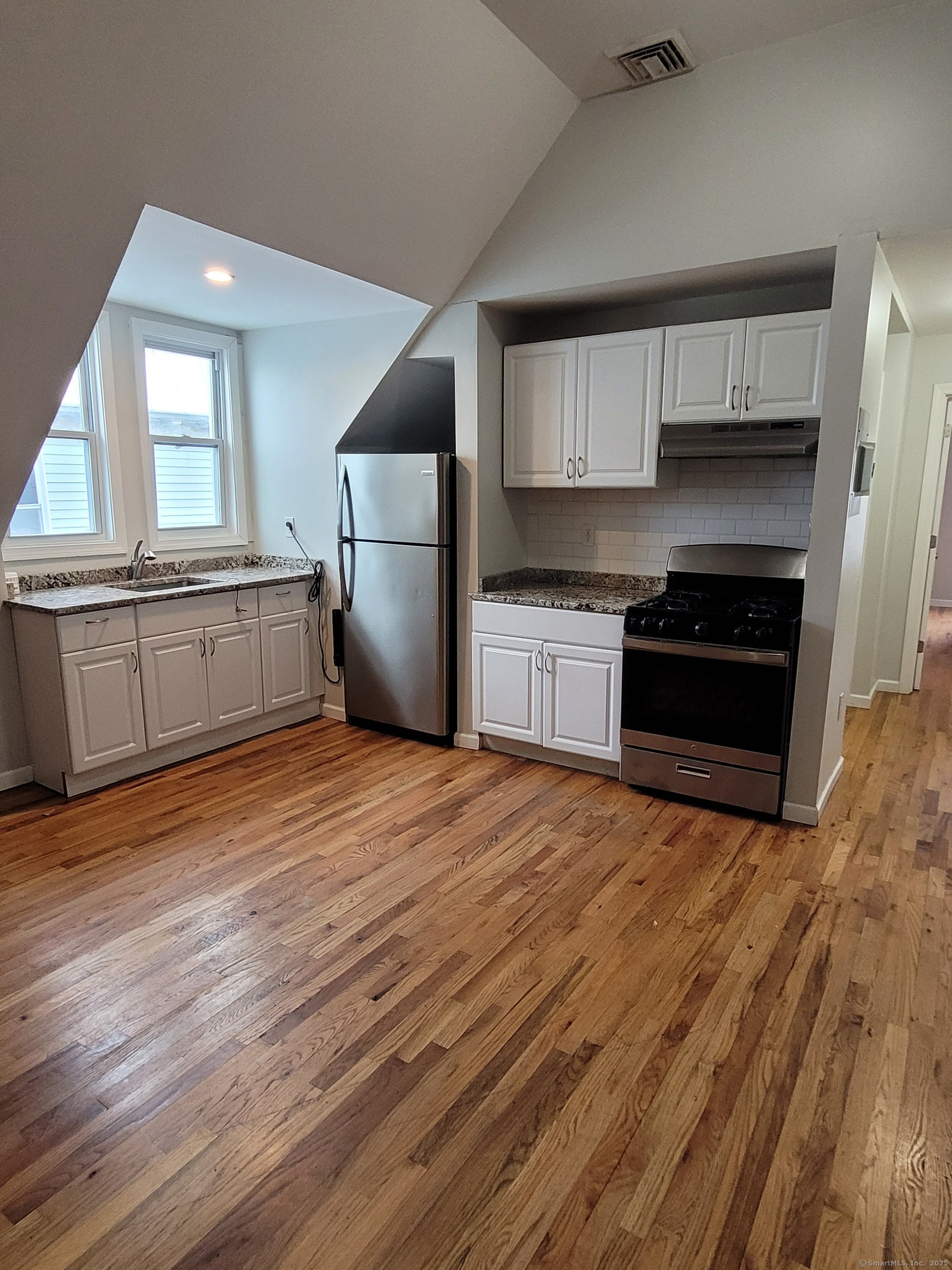 1119 Stratford Avenue Property Photo 9