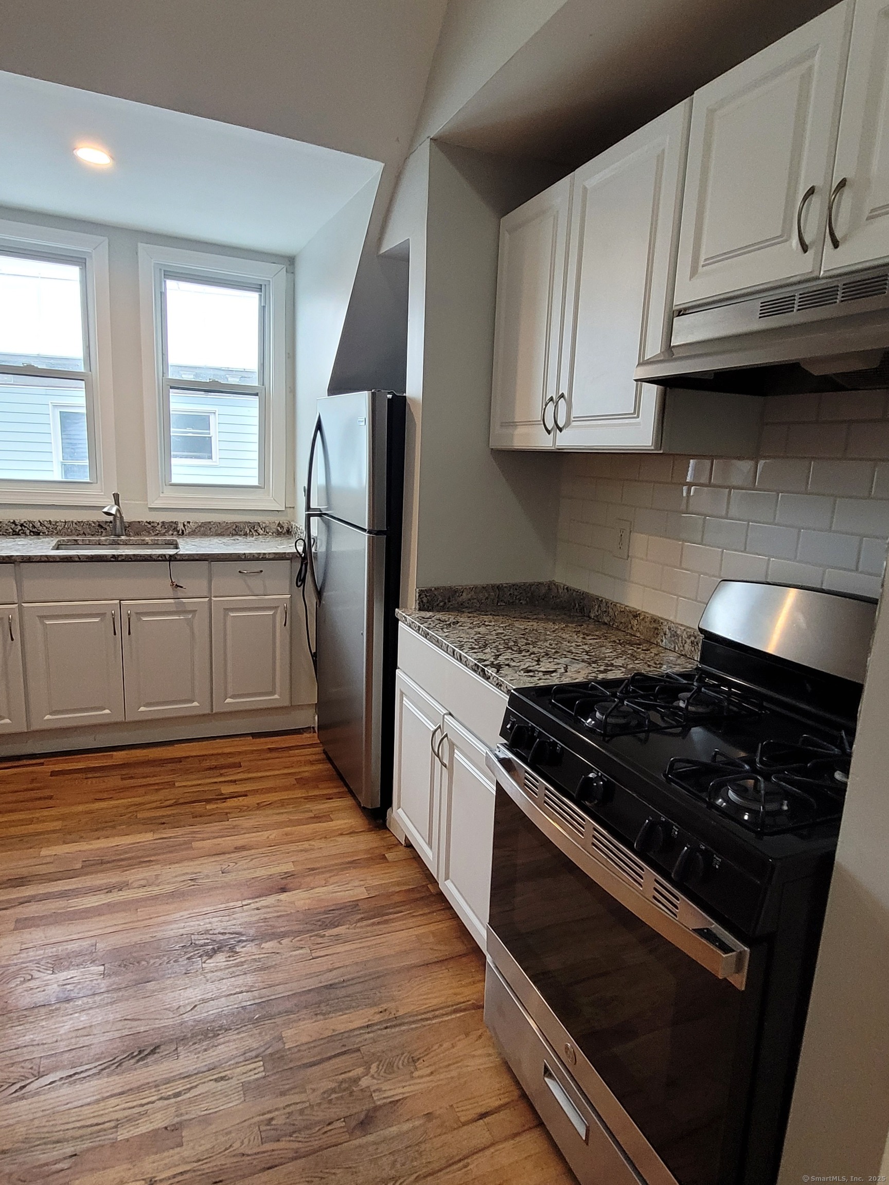 1119 Stratford Avenue Property Photo 10