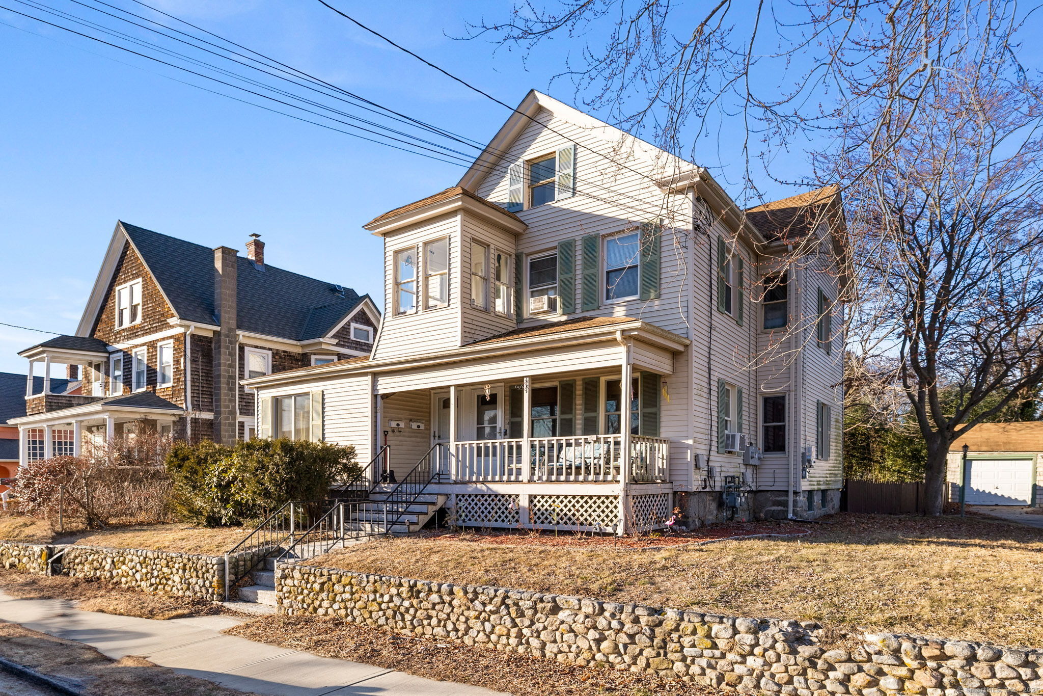 245 Willetts Avenue Property Photo 4