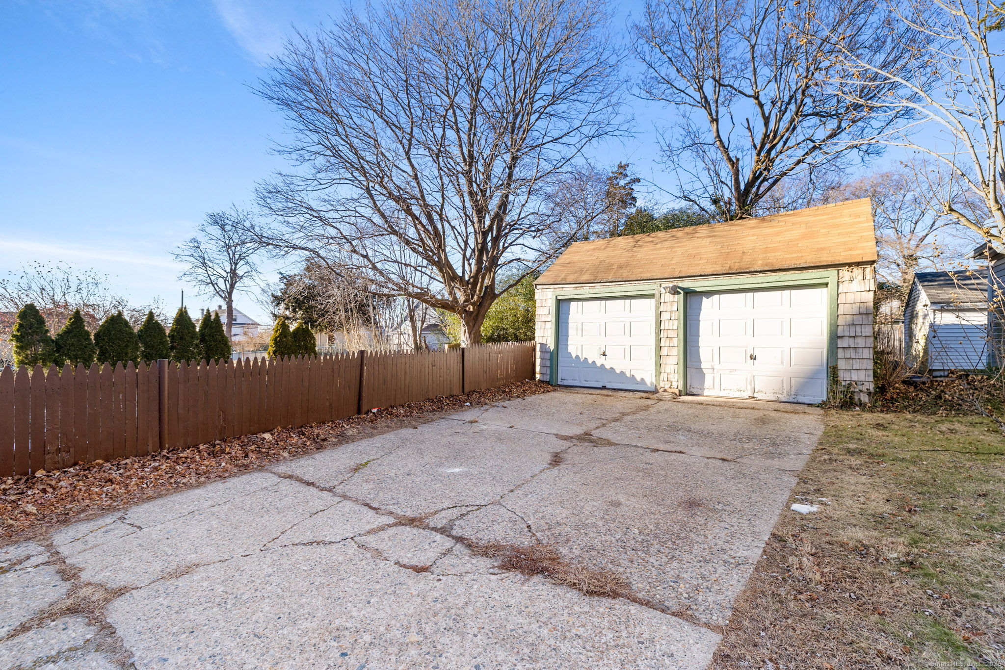 245 Willetts Avenue Property Photo 5