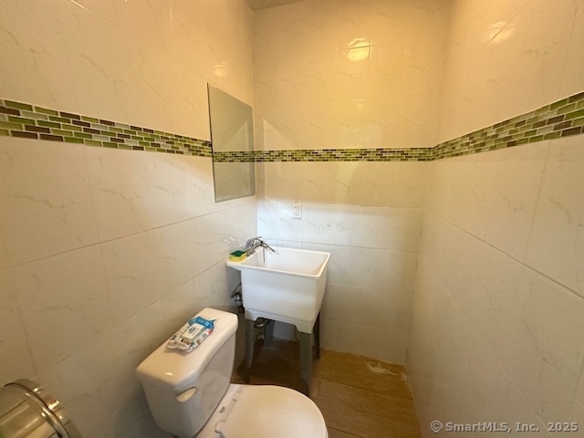 570 Honeyspot Road Property Photo 6