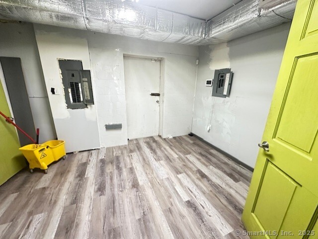 570 Honeyspot Road Property Photo 8
