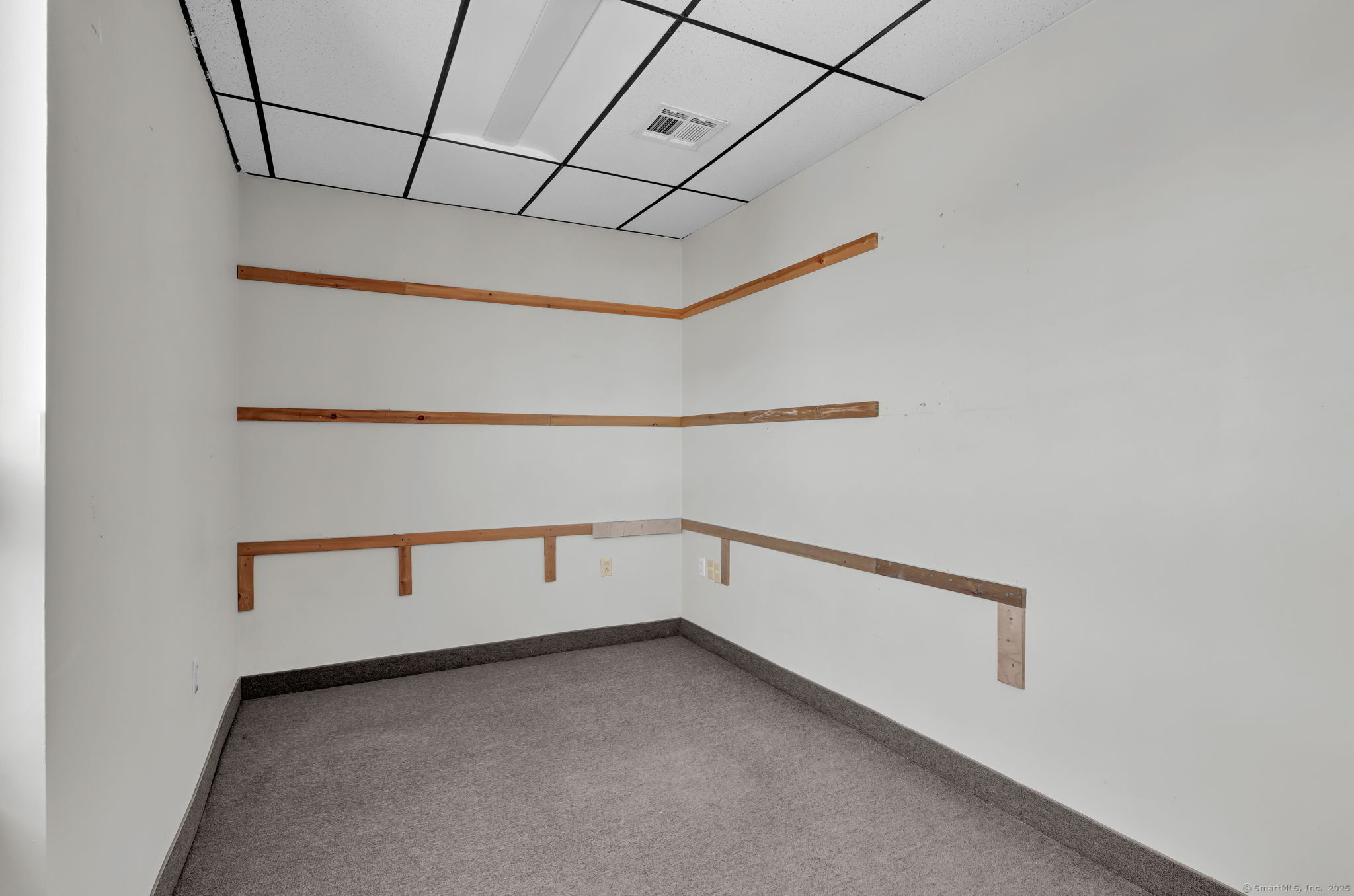 465 Silas Deane Second Floor Highway Property Photo 19