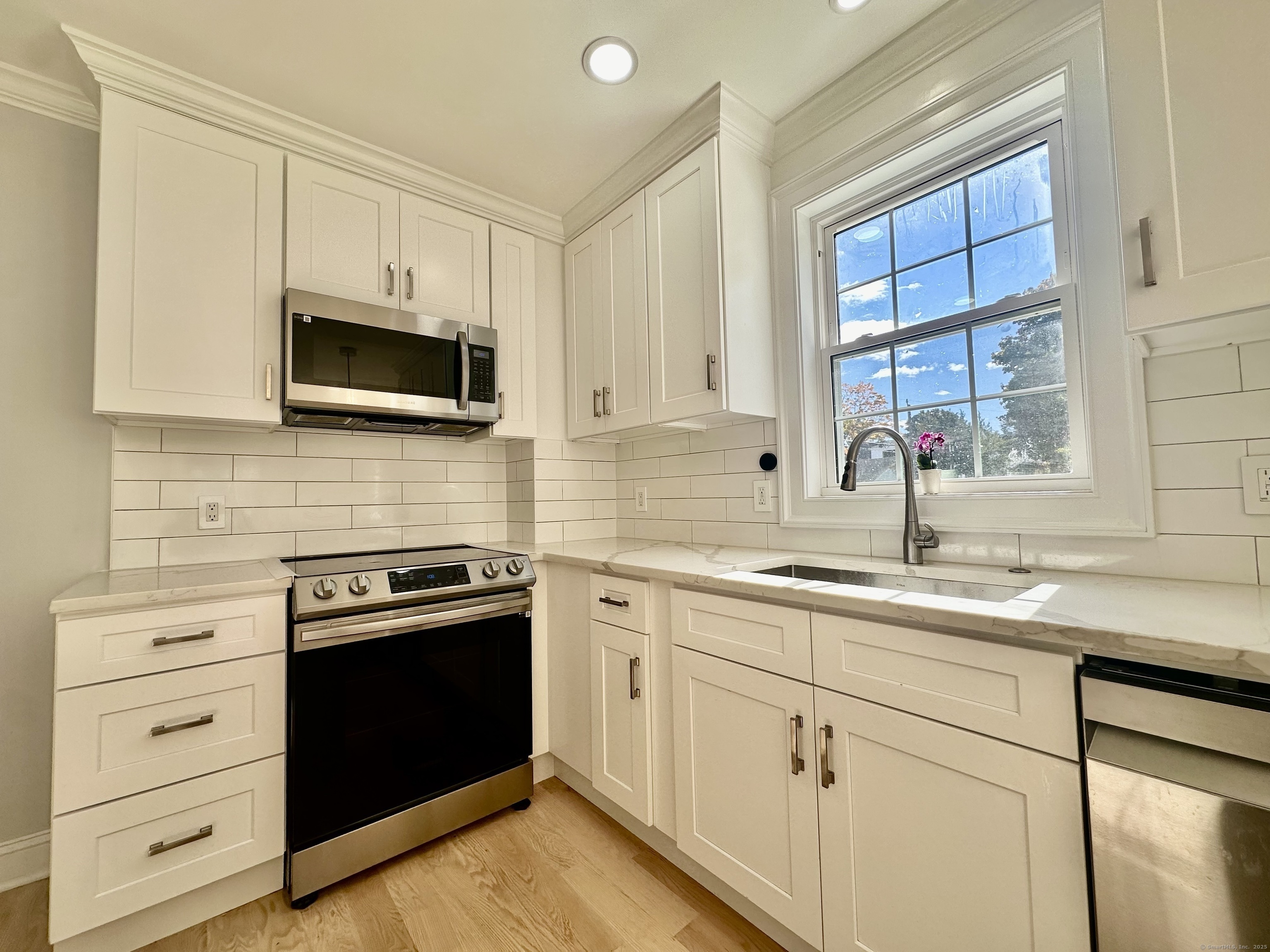125 East Avenue Property Photo 7