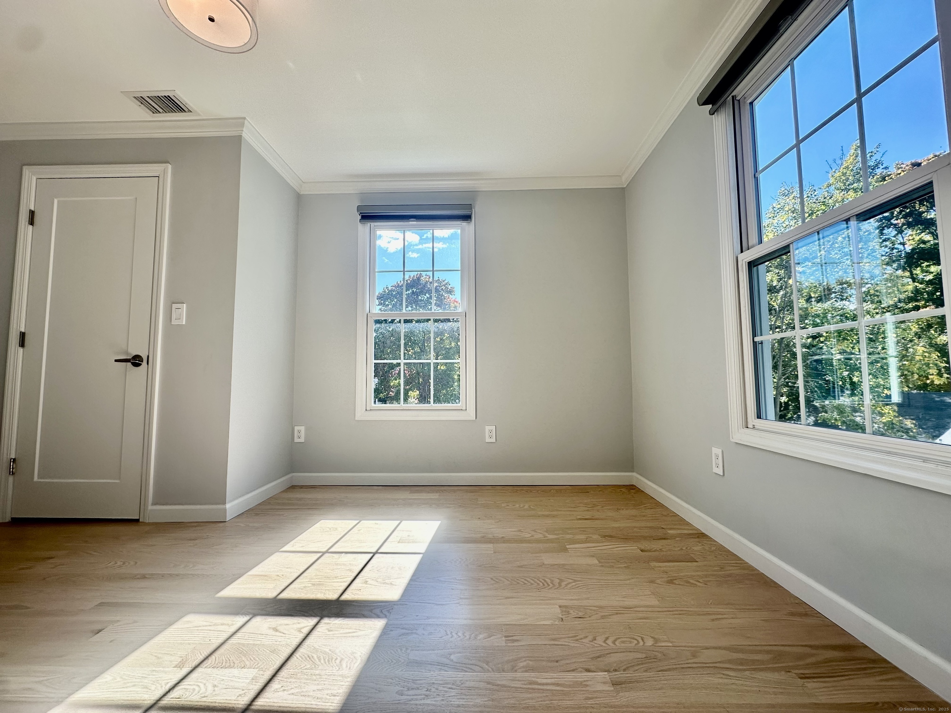 125 East Avenue Property Photo 18