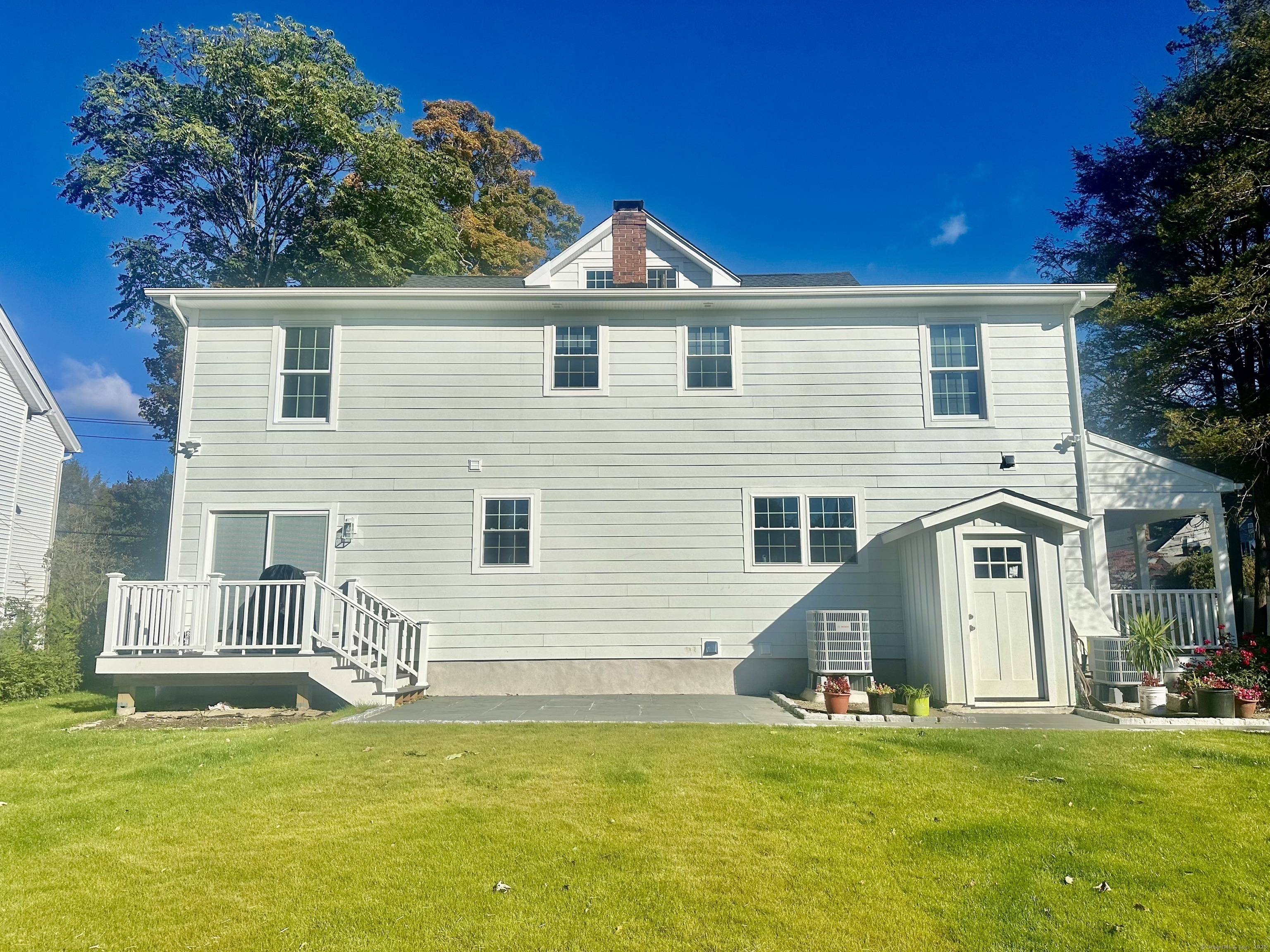 125 East Avenue Property Photo 25