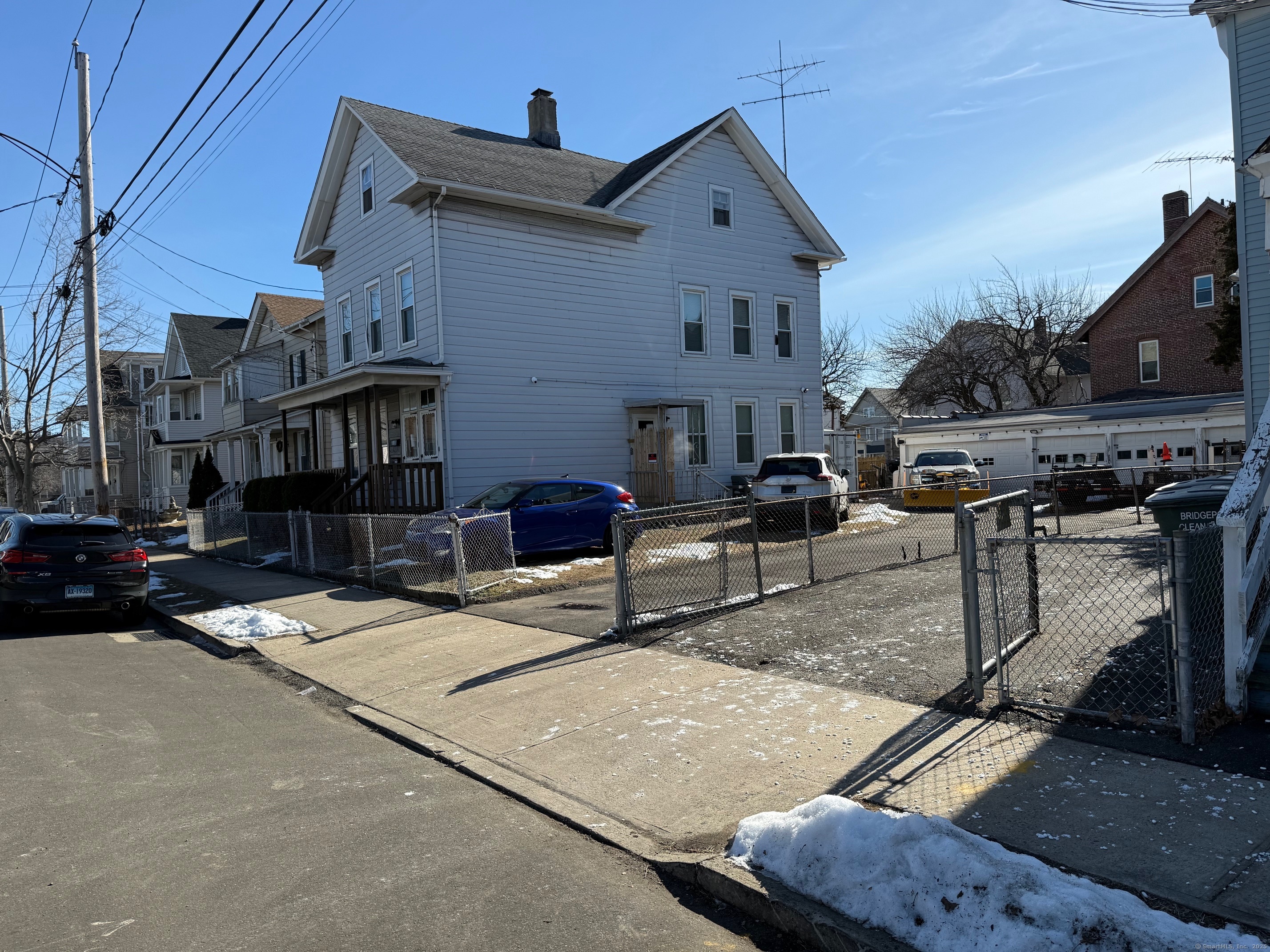 580 Shelton Street Property Photo 2