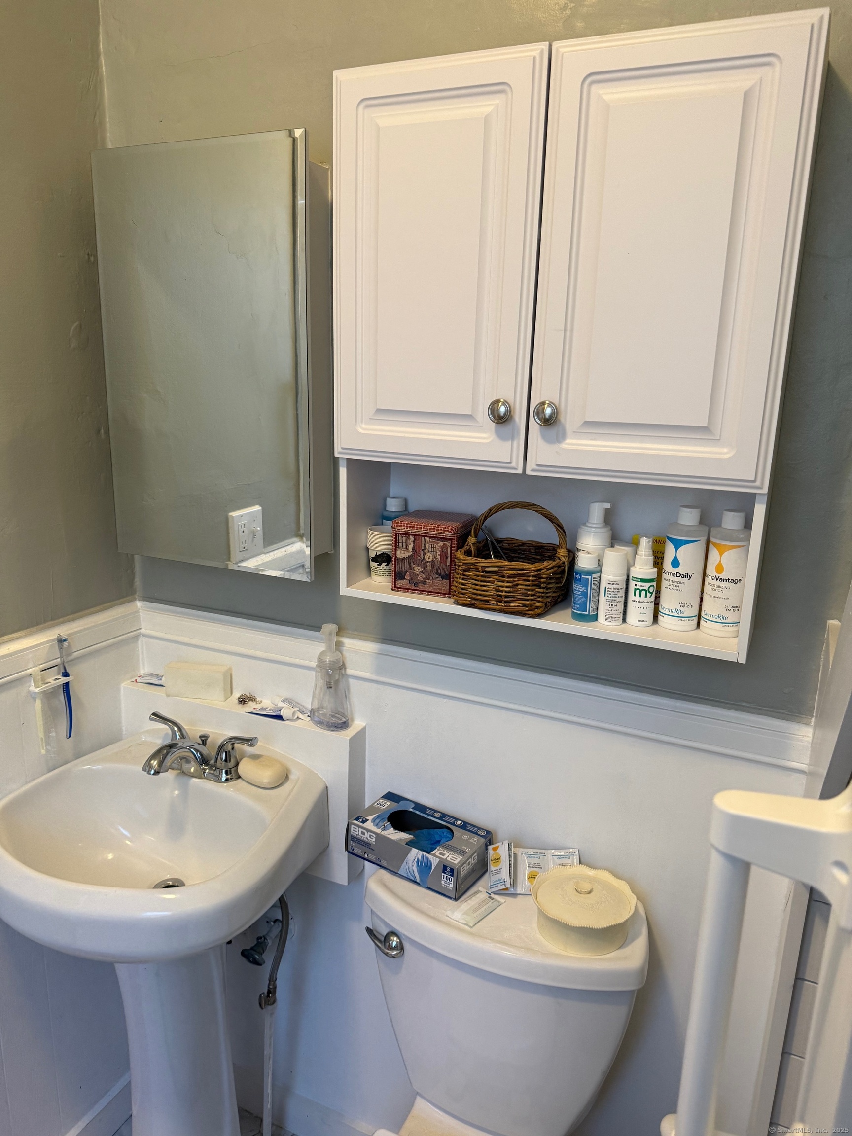 580 Shelton Street Property Photo 4