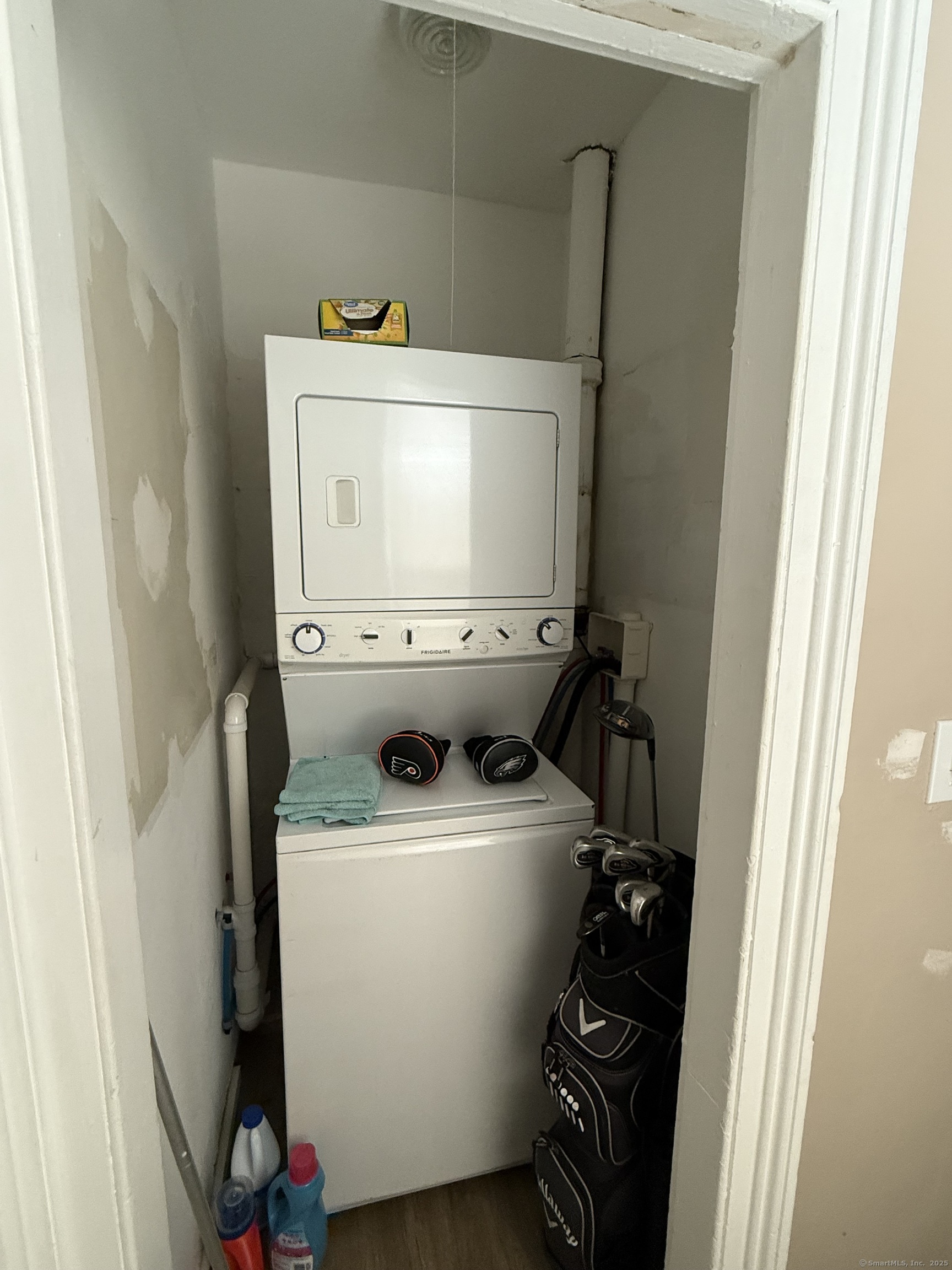 580 Shelton Street Property Photo 9