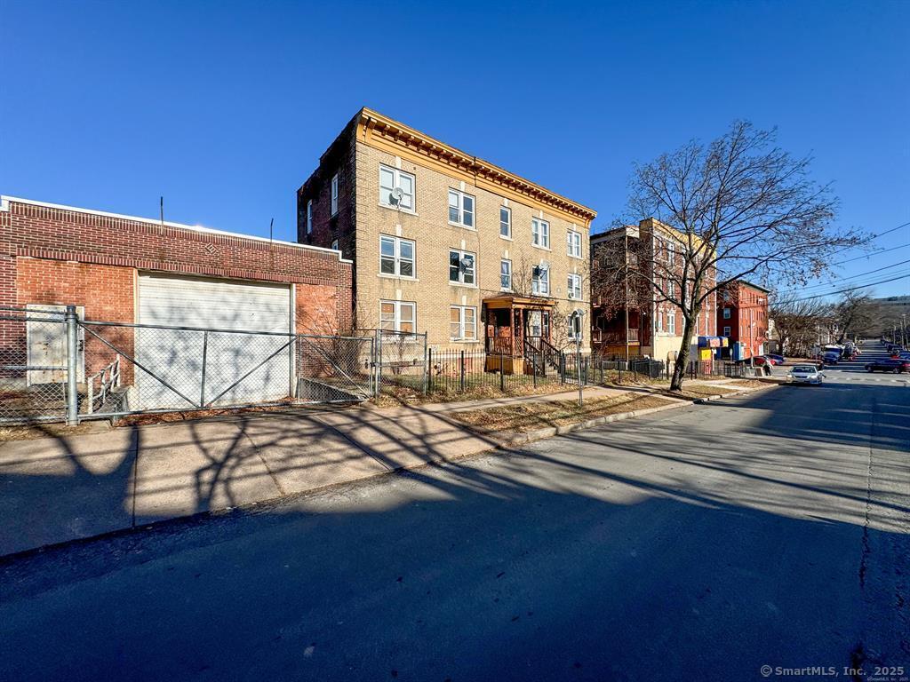 1087 Broad Street Property Photo 5
