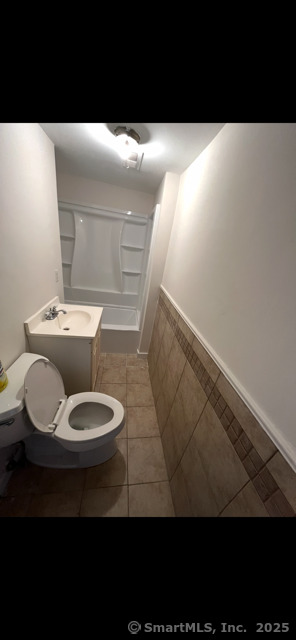 290 Adams St Property Photo 7
